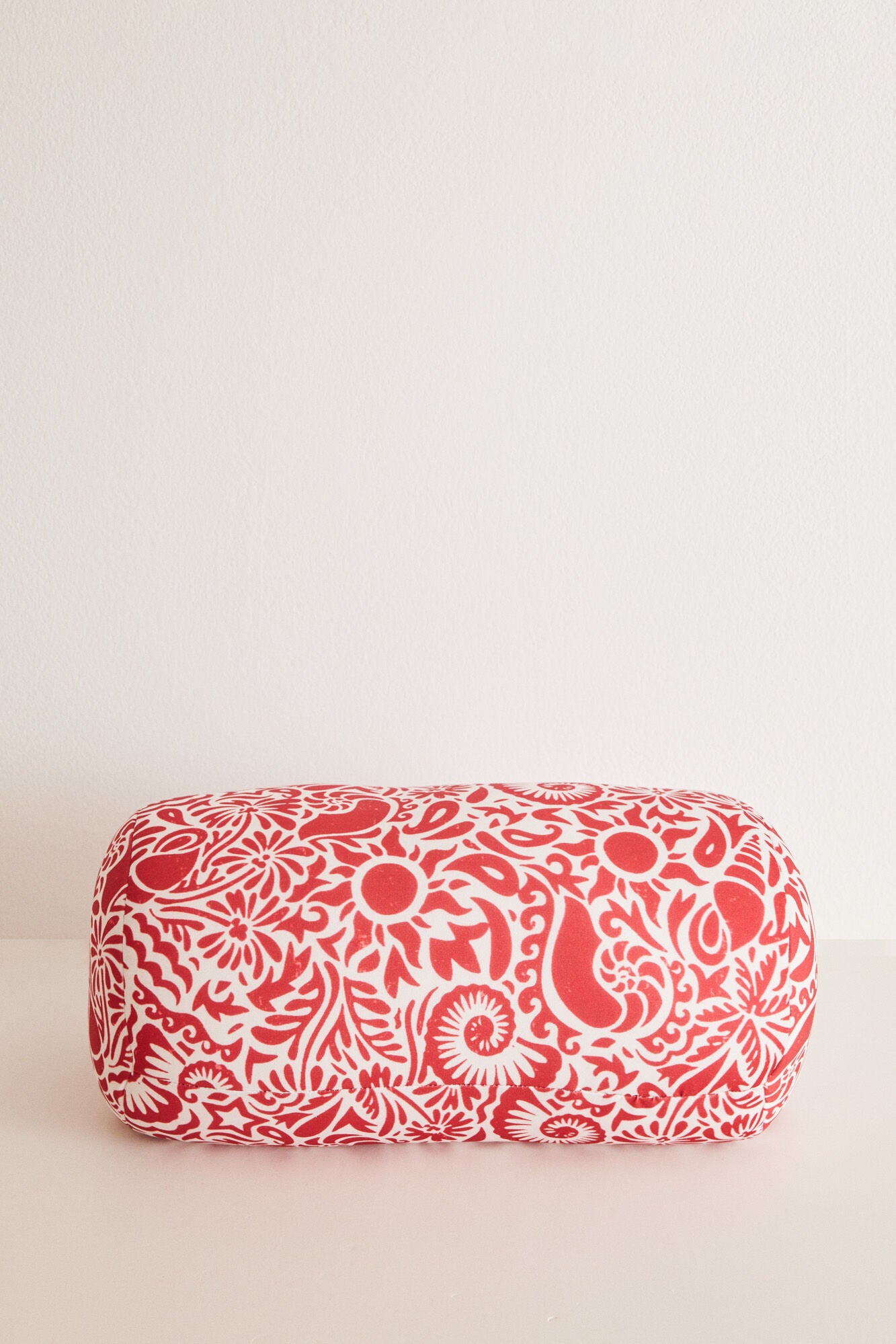 Red Cushion_1377602_60_03