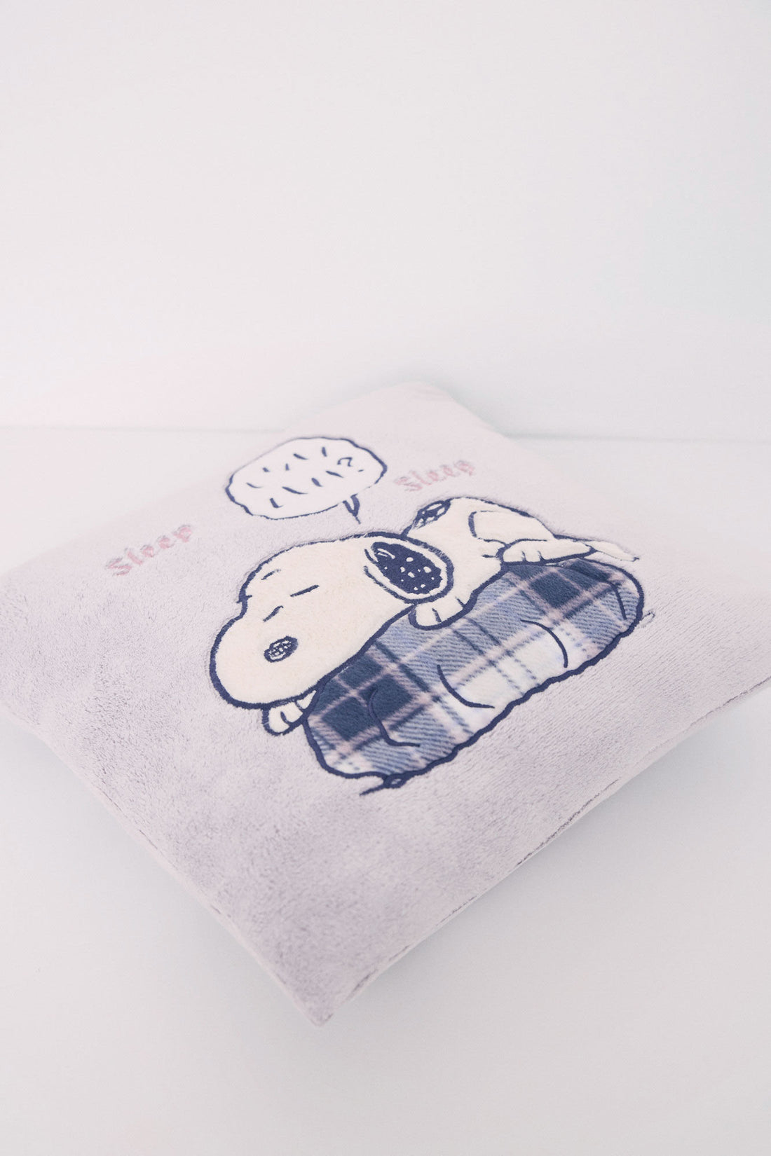 Smooth Touch Cushion Snoopy_02