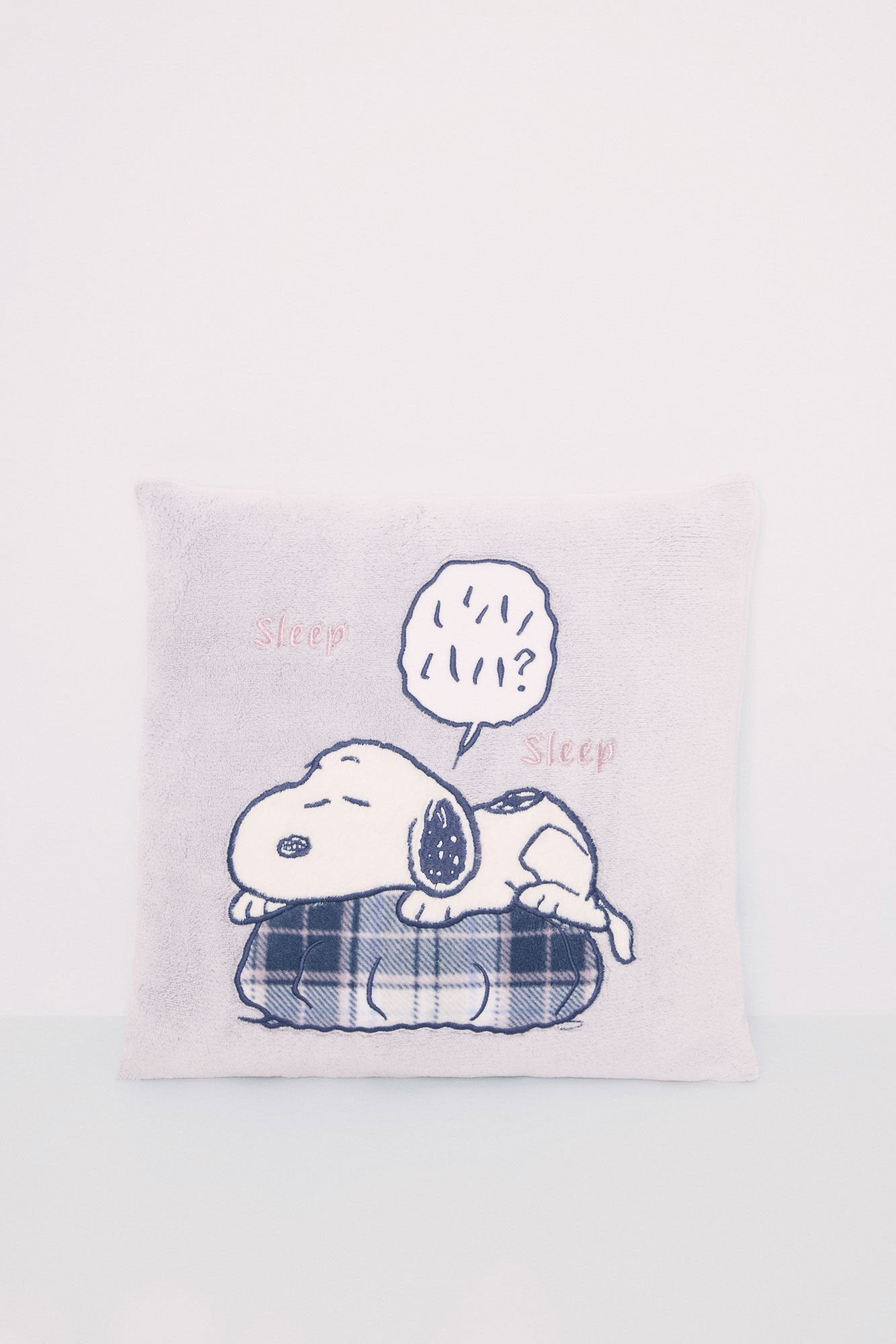 Smooth Touch Cushion Snoopy_05