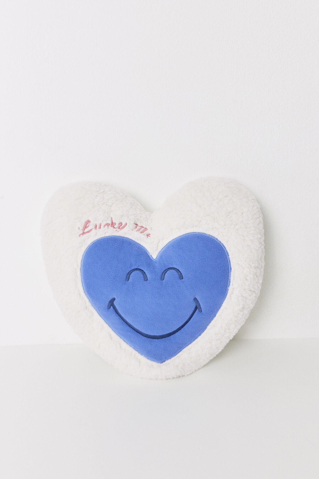 Women Secret_White Smiley Heart Cushion_1379702_96_02