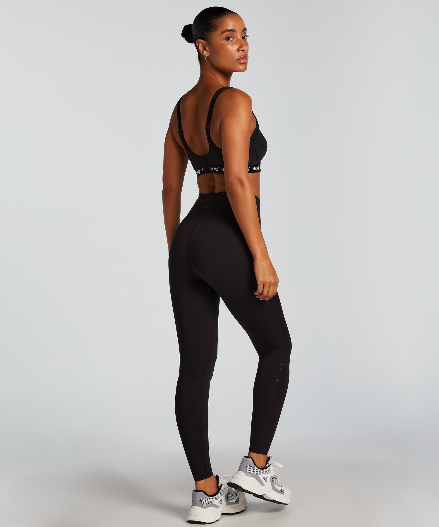 Hunkemoller_HKMX Sports Bra The ELITE Level 3 in Different Cup Sizes_140882_Black_04