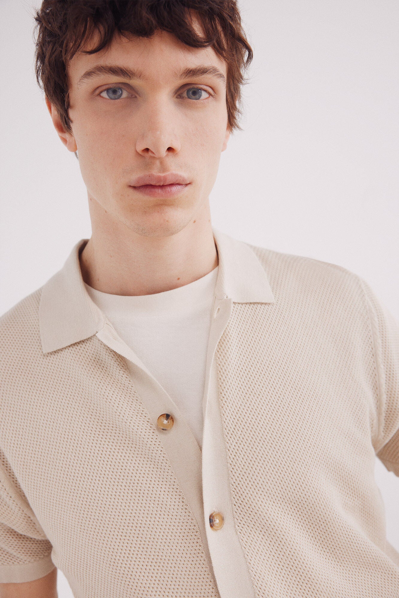 Springfield_Beige_Short Sleeve Cardigan with a Polo Shirt Neck Structure_1422870_50_02