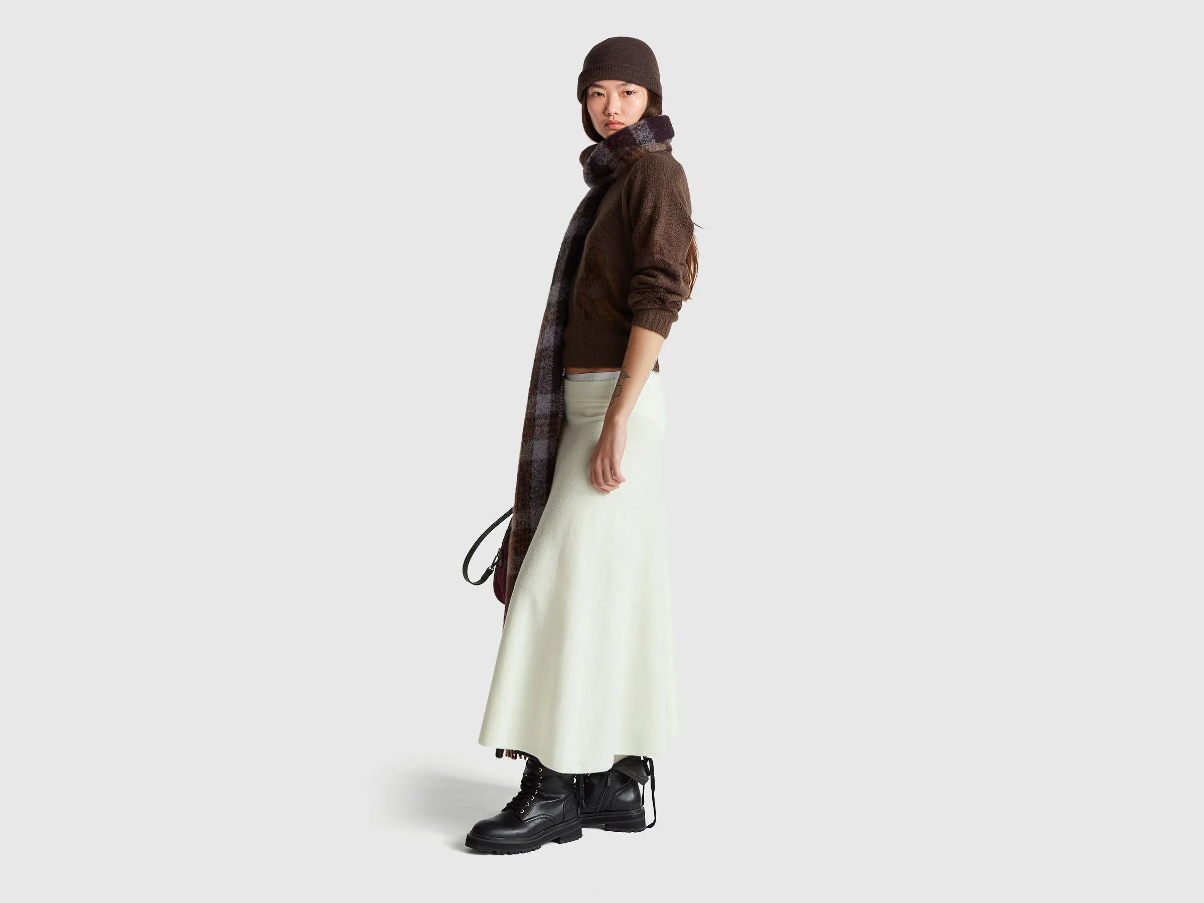 Benetton_Creamy White_Knit Midi Skirt_1444D002B_000_01