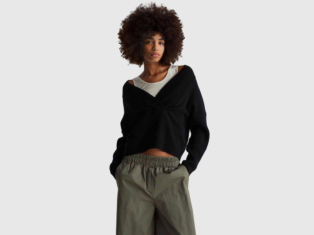 Benetton_Black_Boxy Fit Sweater with V-Neck_1444D403H_100_01