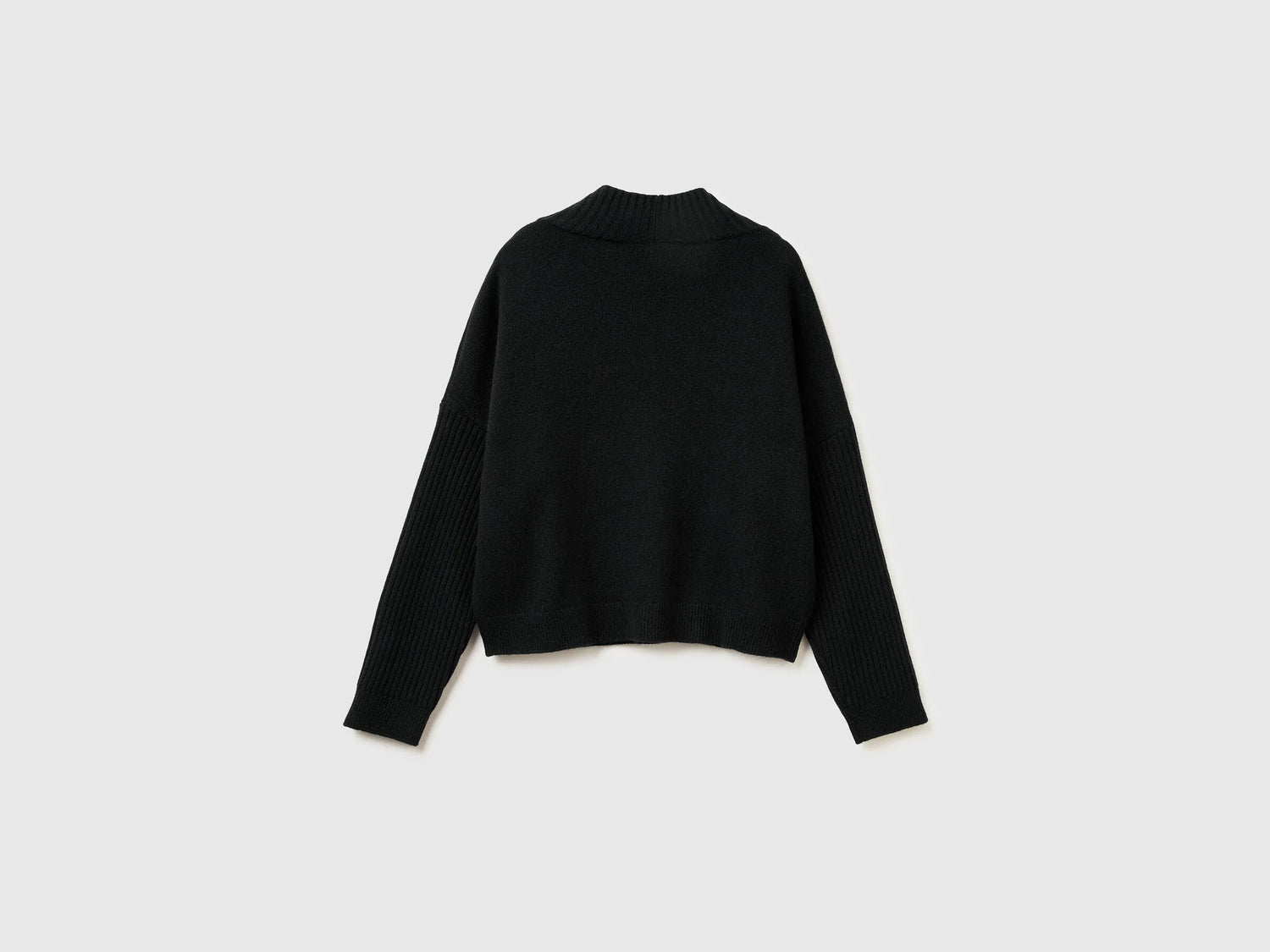 Benetton_Black_Boxy Fit Sweater with V-Neck_1444D403H_100_06