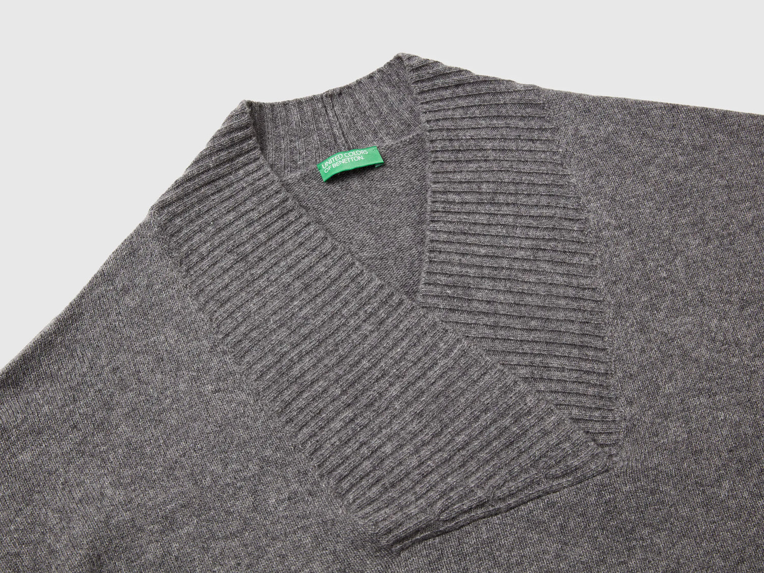 Benetton_Dark Gray_Boxy Fit Sweater with V-Neck_1444D403H_507_07