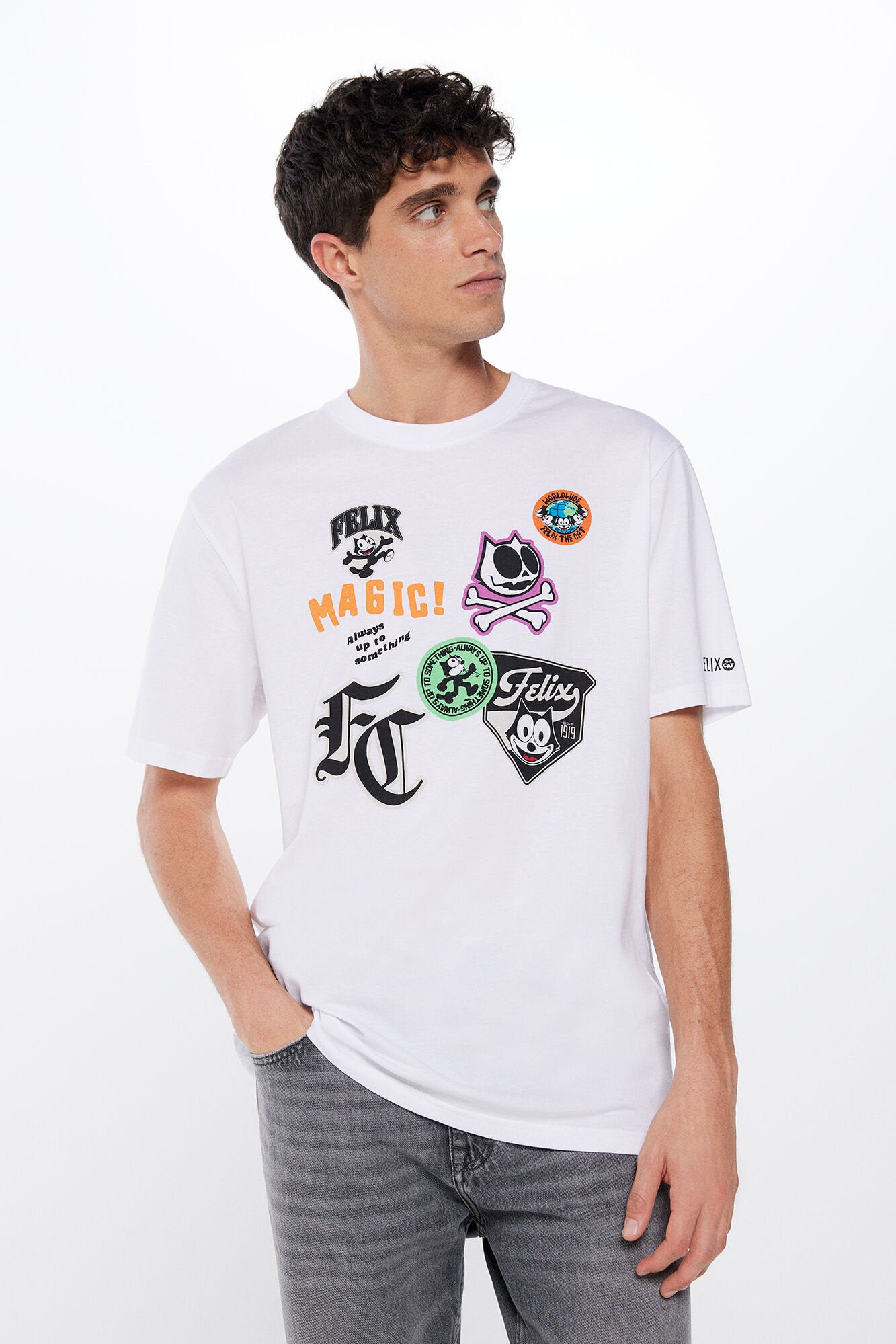 Graphic White T Shirt_1457431_99_01