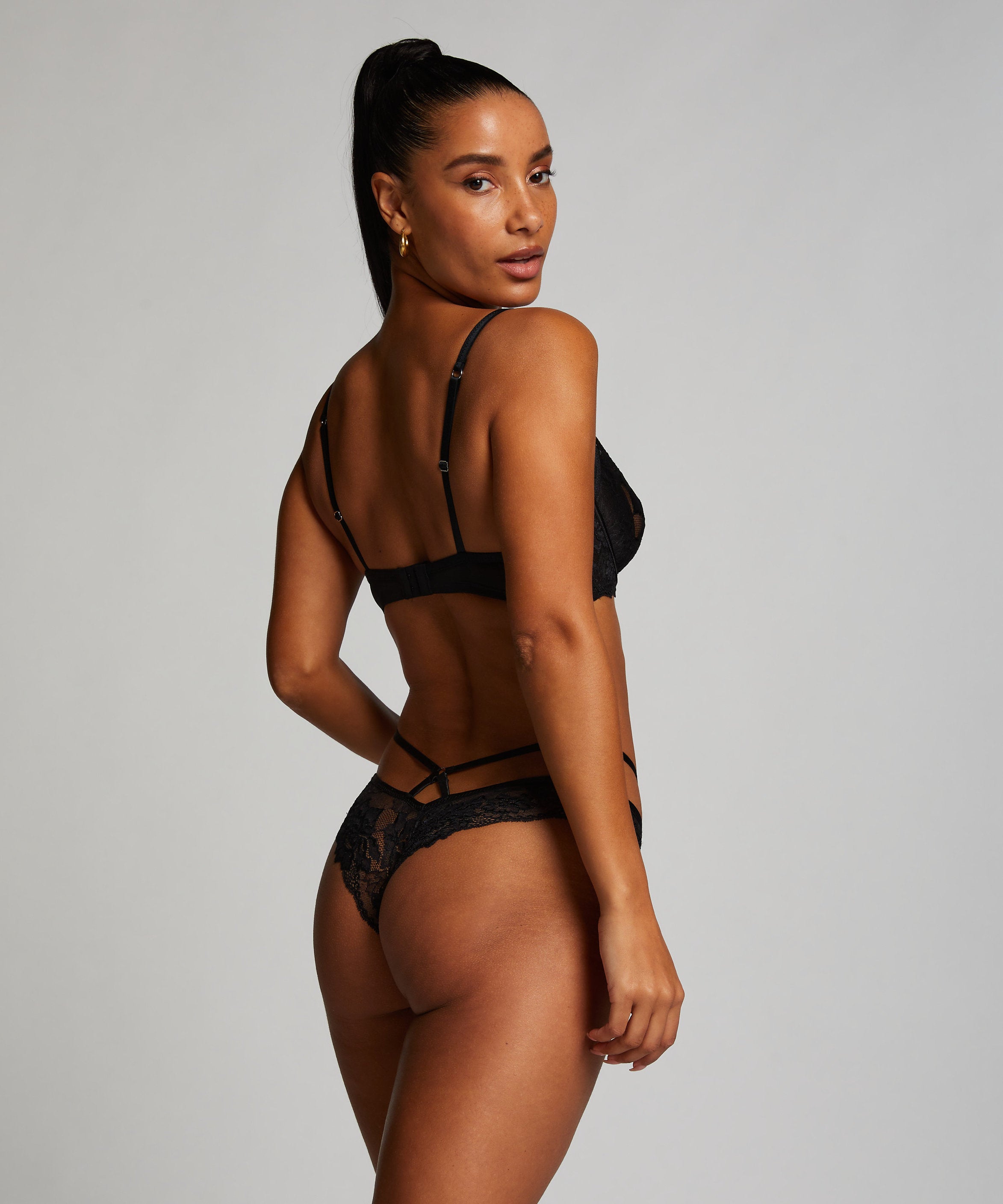 Sosha Bra In Different Cup Sizes_155087_Black_06