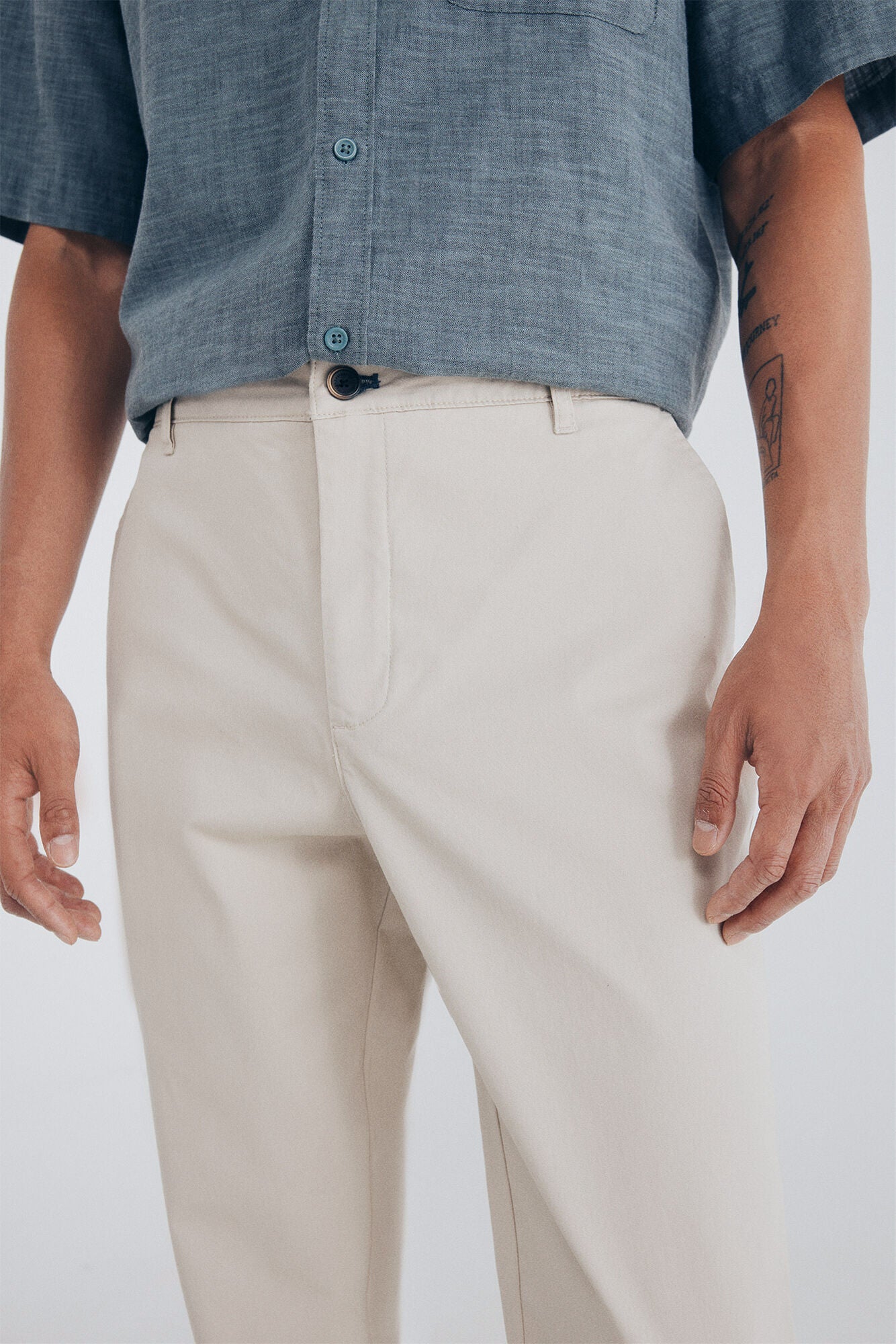 Springfield_Beige_Lightweight Comfort Slim Fit Chinos Pants_1552721_50_03