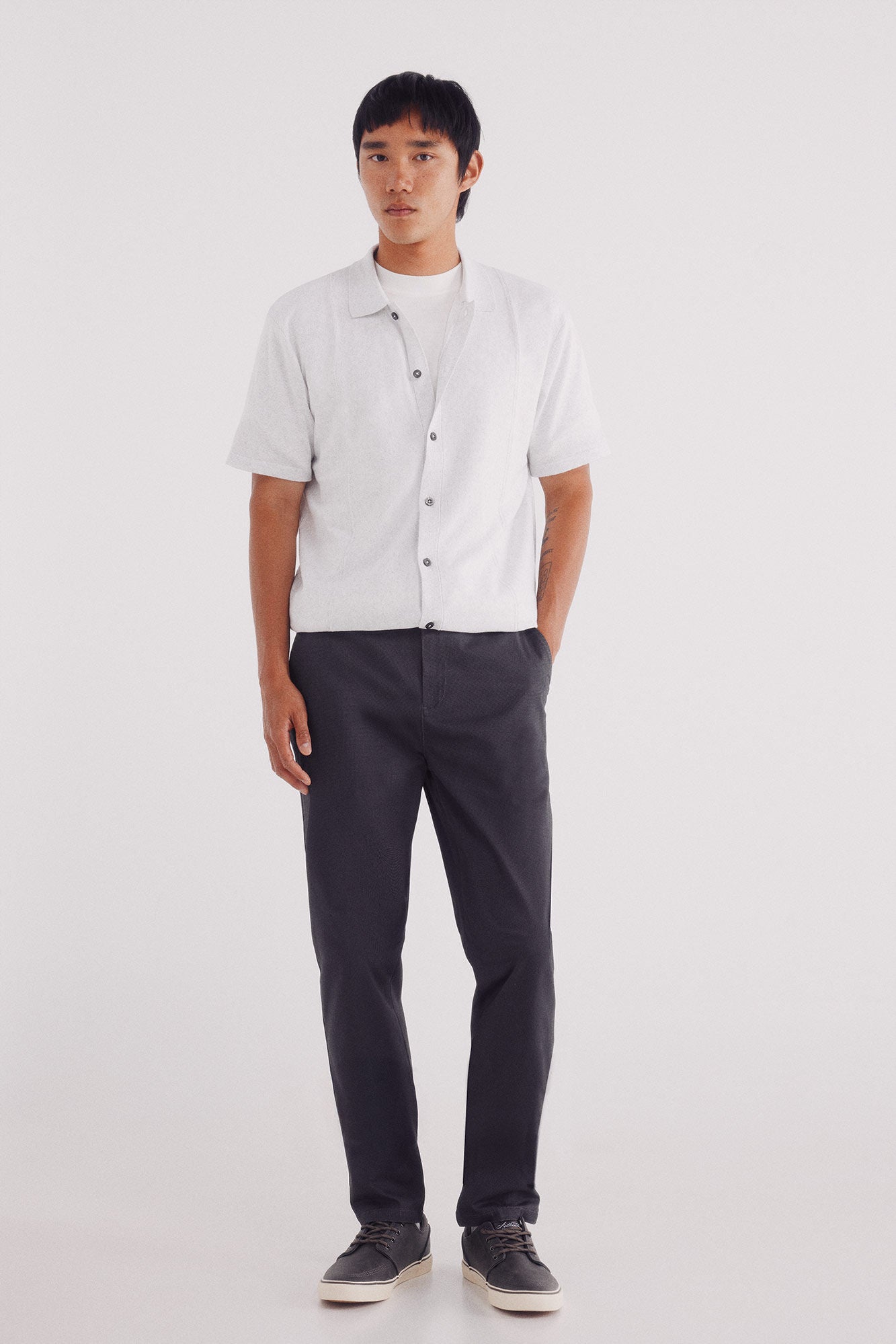 Springfield_Grey_Slim Fit Micro-Printed Chinos Pants_1552727_40_01