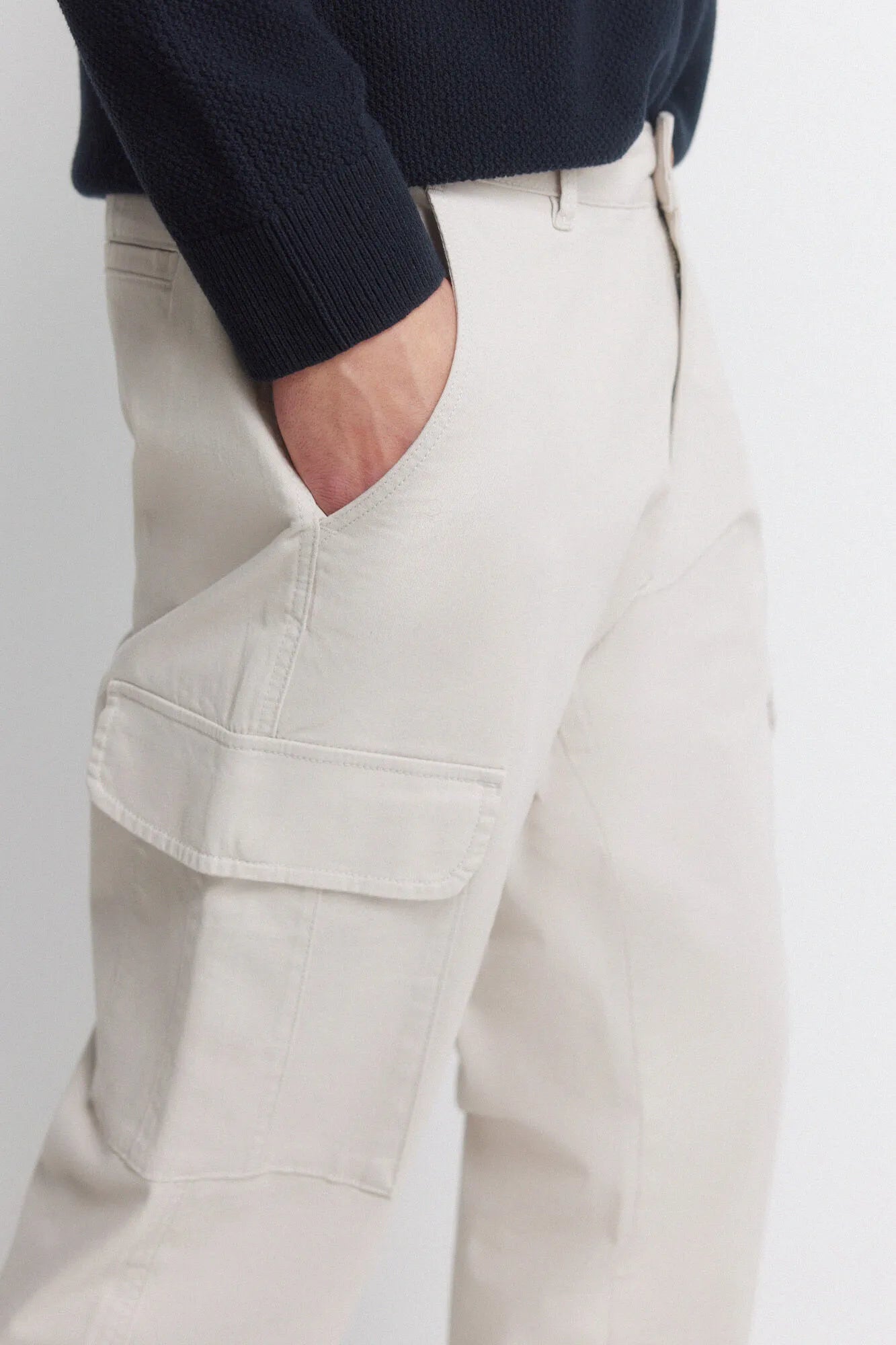 Springfield Multicolor Men Slim Fit Cargo Comfort Trousers SKU: 1553722_98 Image 04