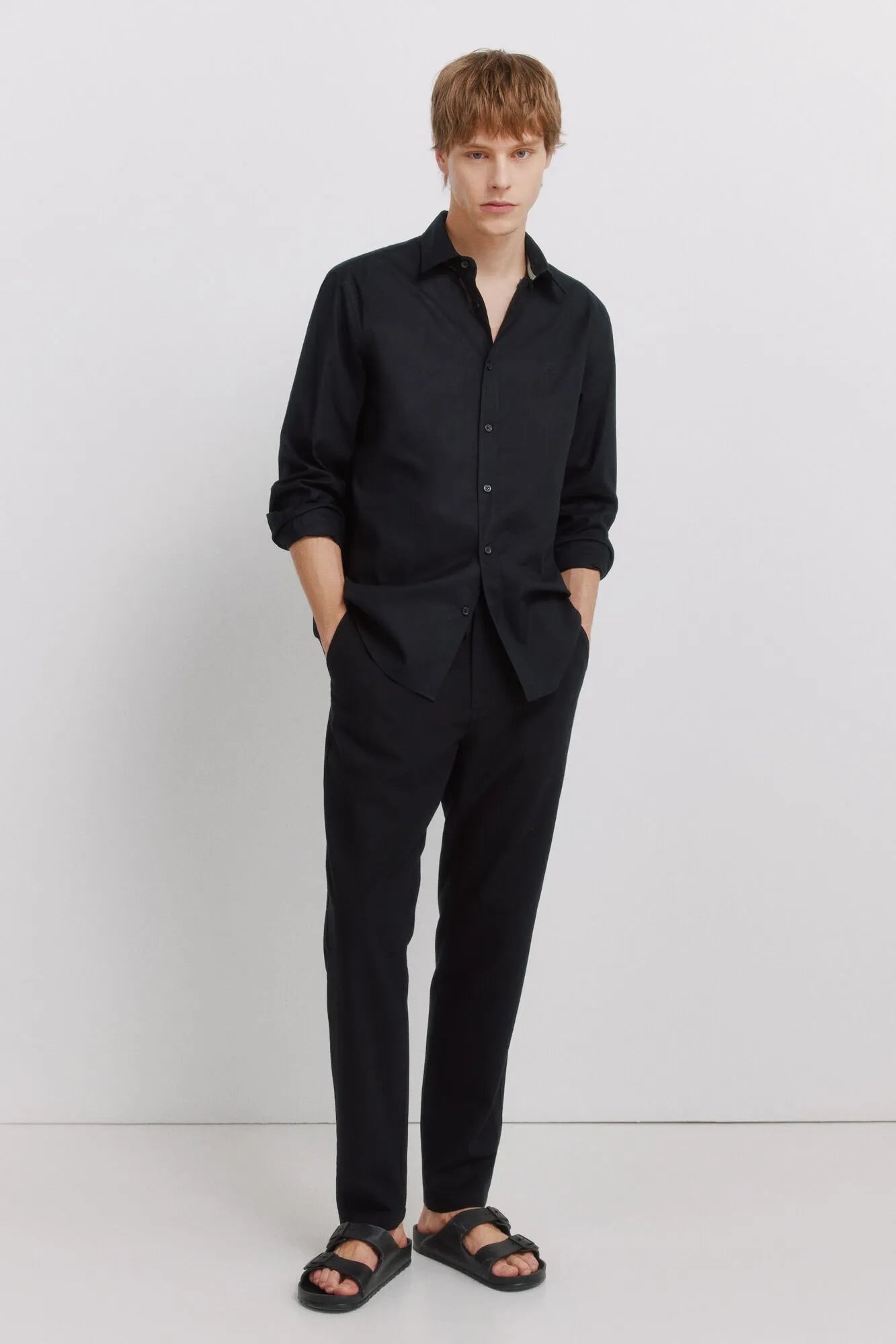 Springfield Black Men Linen Comfort Fit Chinos SKU: 1553735_01 Image 01