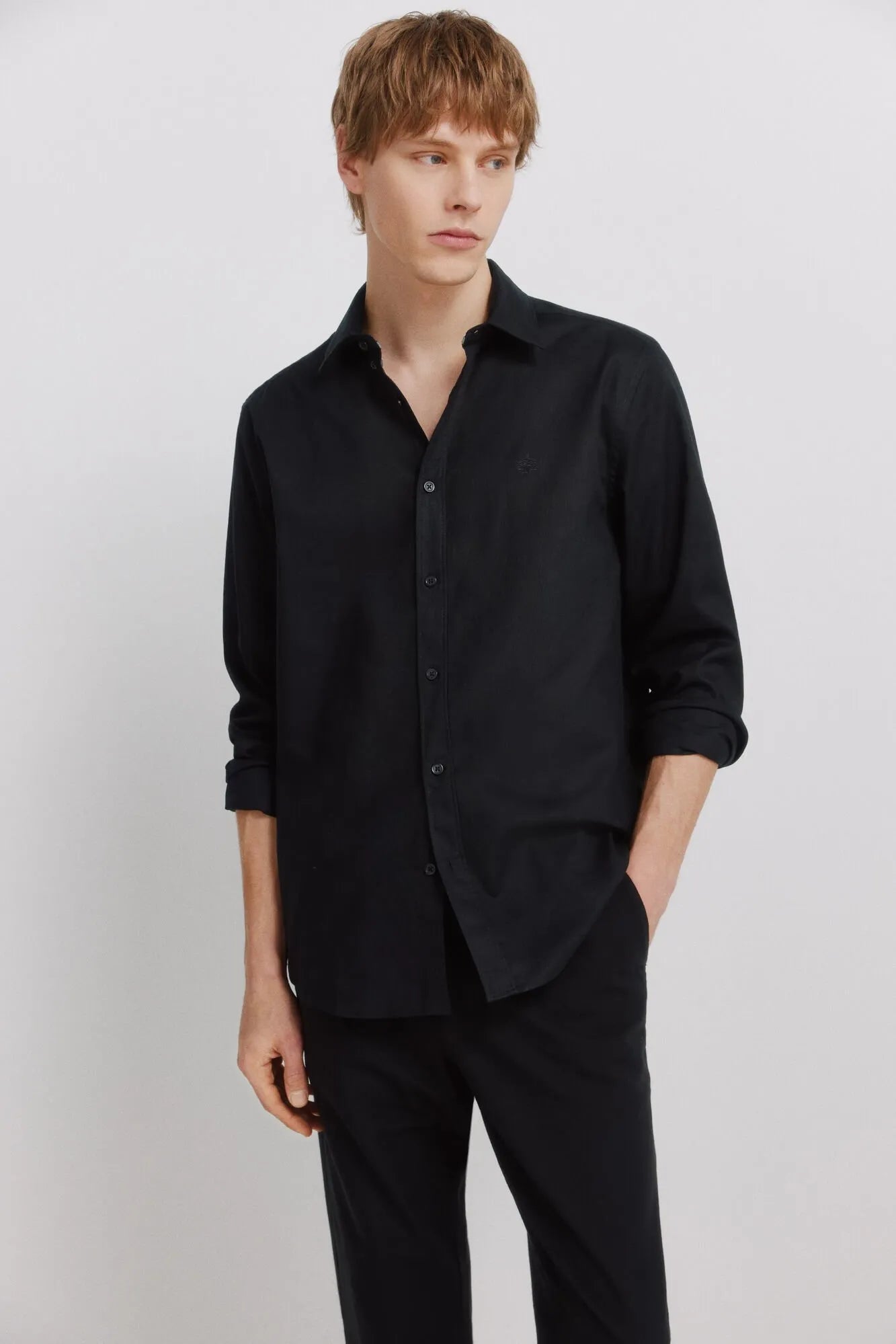 Springfield Black Men Linen Comfort Fit Chinos SKU: 1553735_01 Image 03