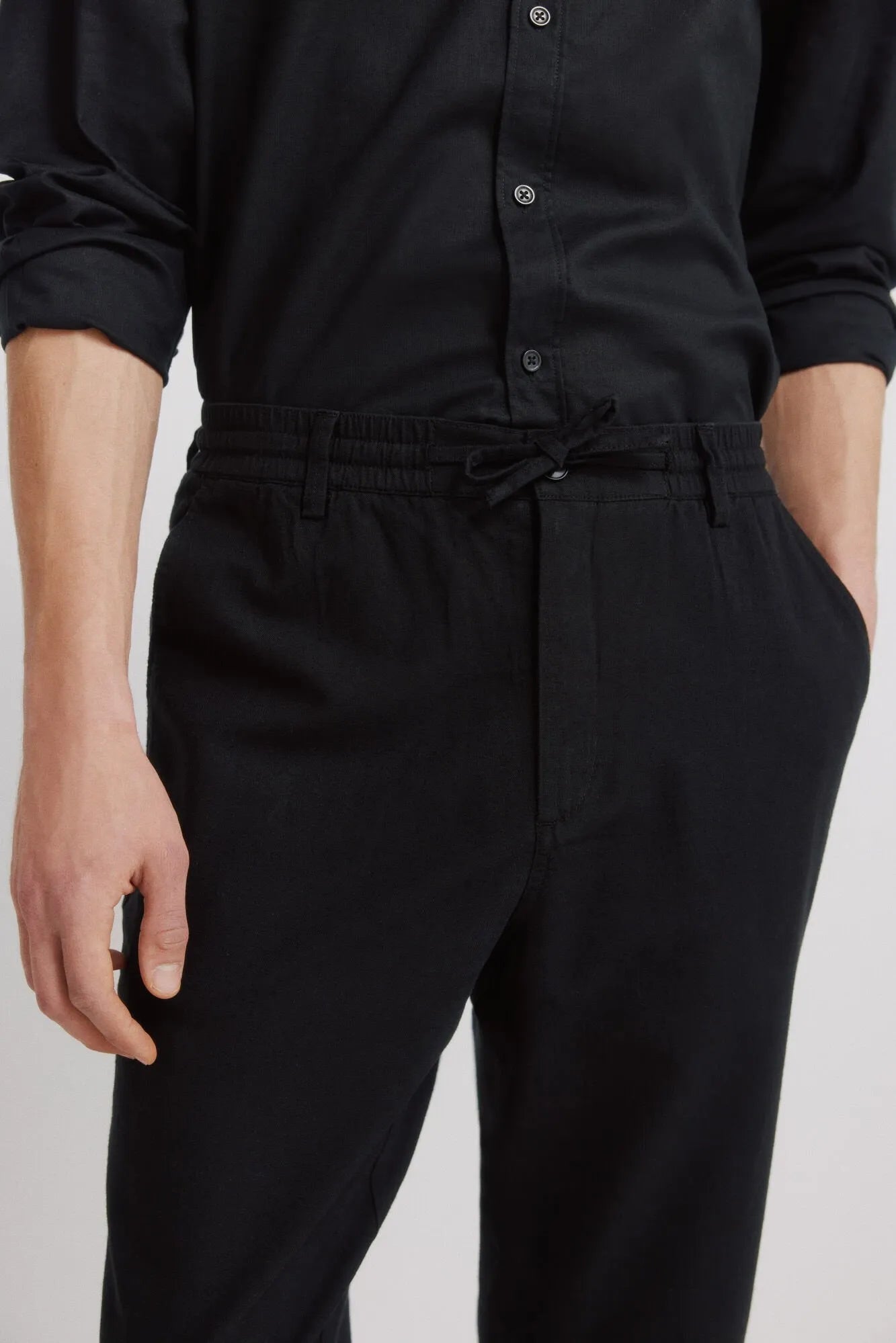 Springfield Black Men Linen Comfort Fit Chinos SKU: 1553735_01 Image 04