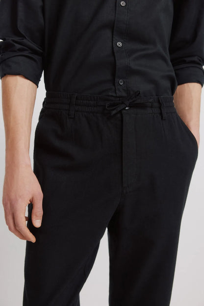 Springfield Black Men Linen Comfort Fit Chinos SKU: 1553735_01 Image 04