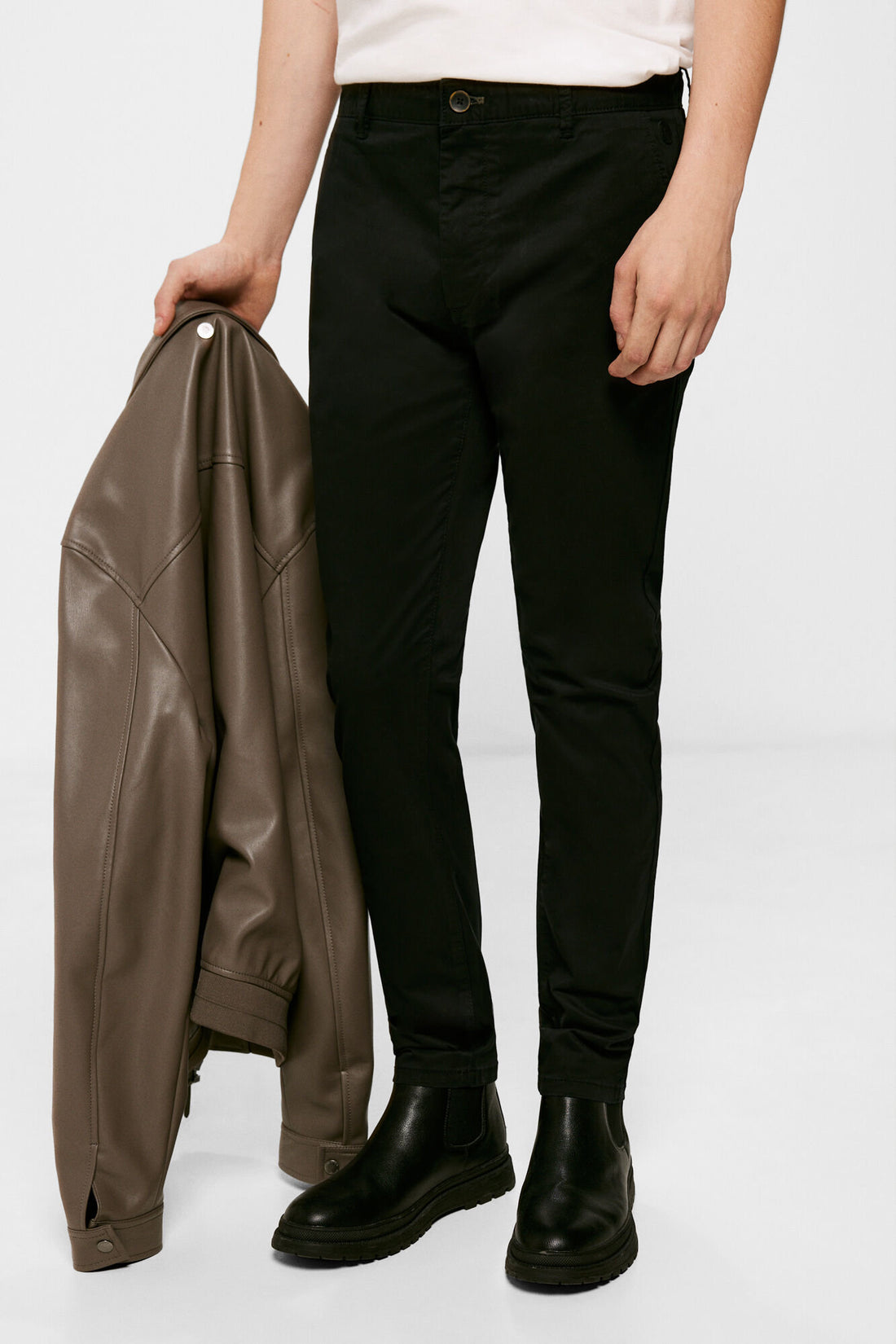 Slim Fit Chino Trousers_1557245_01_02