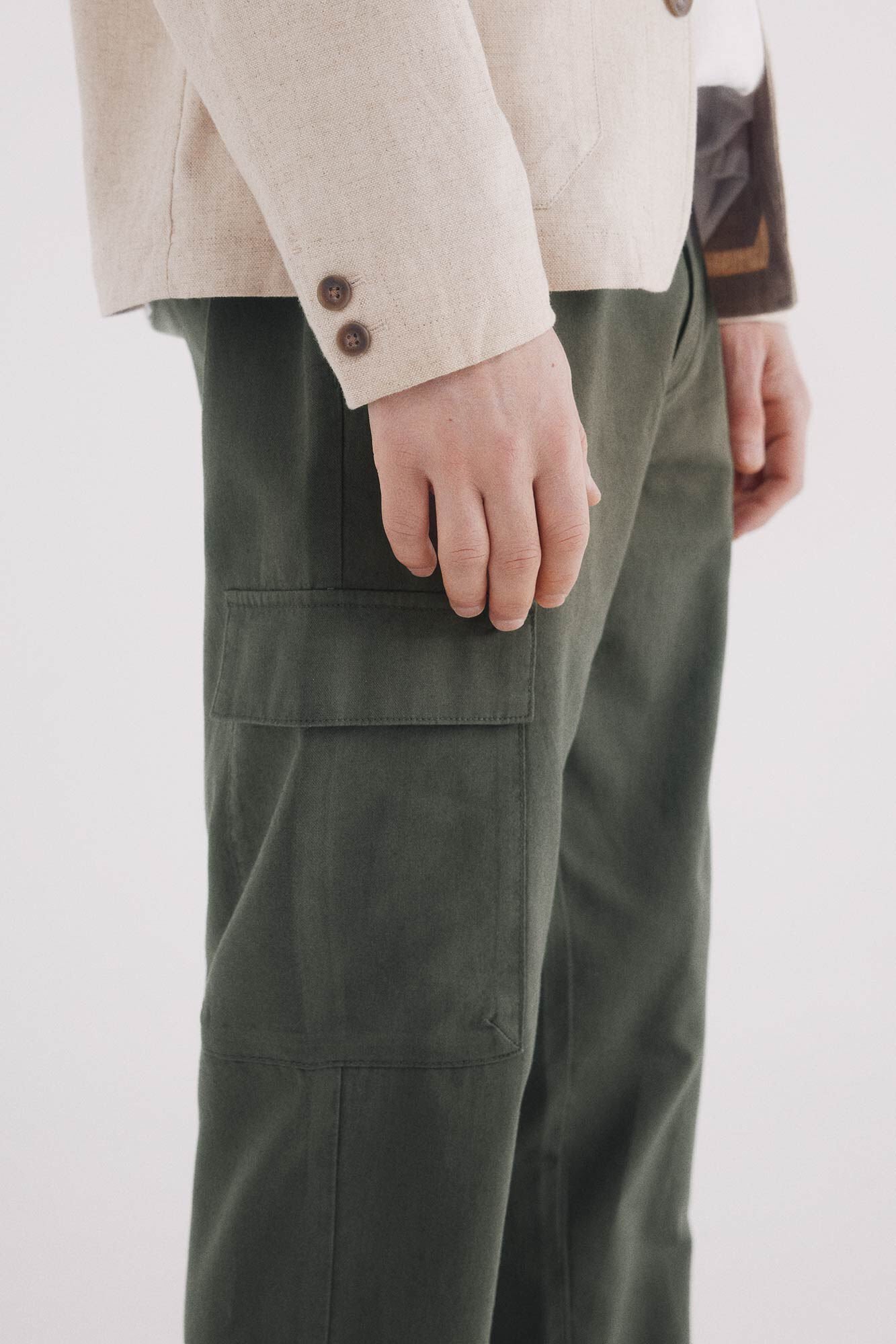 Springfield_Slim Fit Linen Cargo Trousers_1559352_90_02