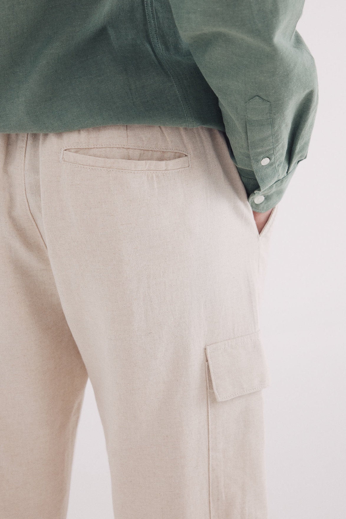 Springfield_Slim Fit Linen Cargo Trousers_1559352_97_05
