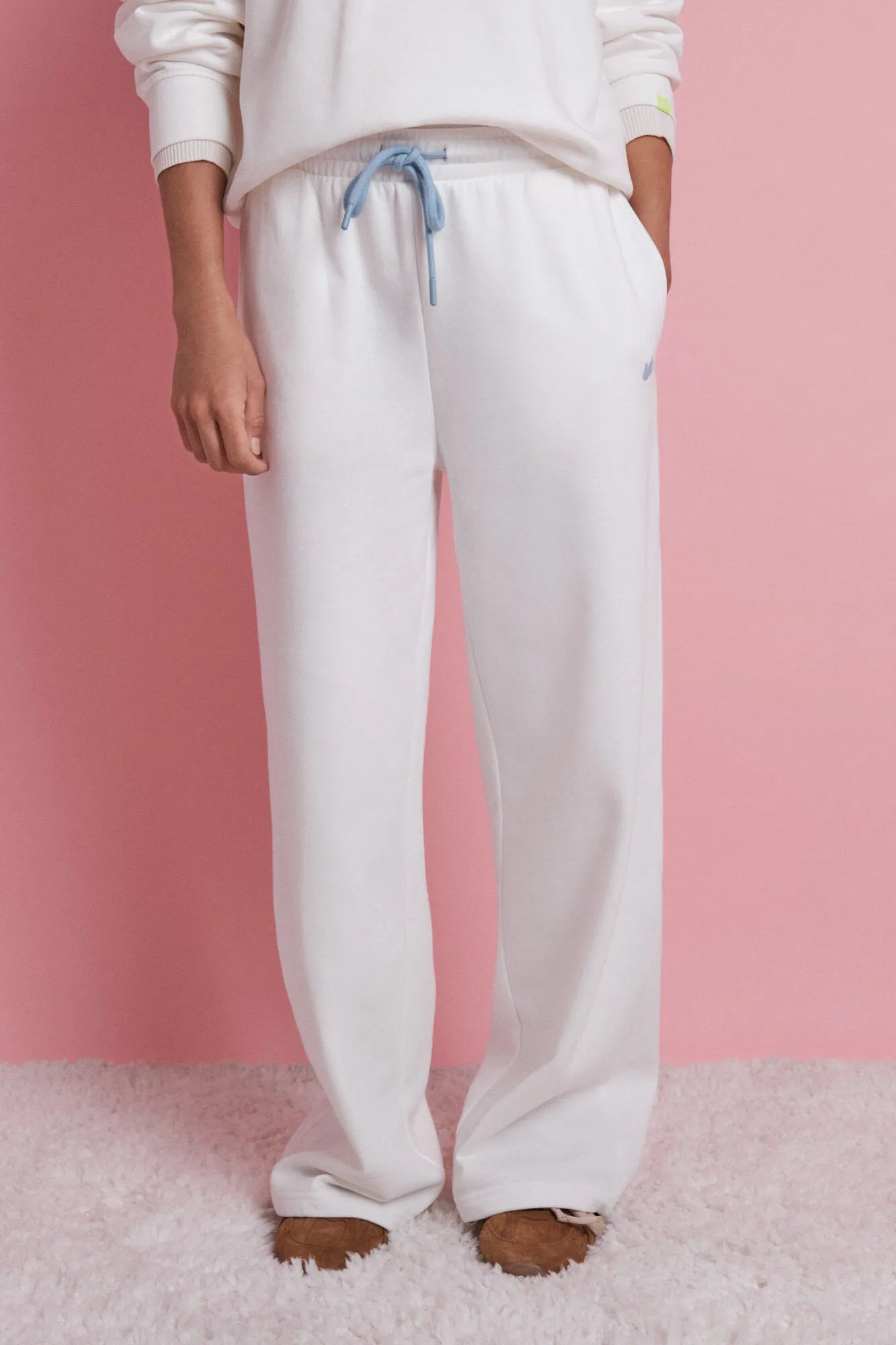 Women Secret_Ivory_Long White Plush Flare Trouser_1672059_96_02