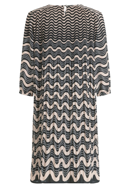 Betty Barclay_Pleated Dress_1675-1263_9875_05