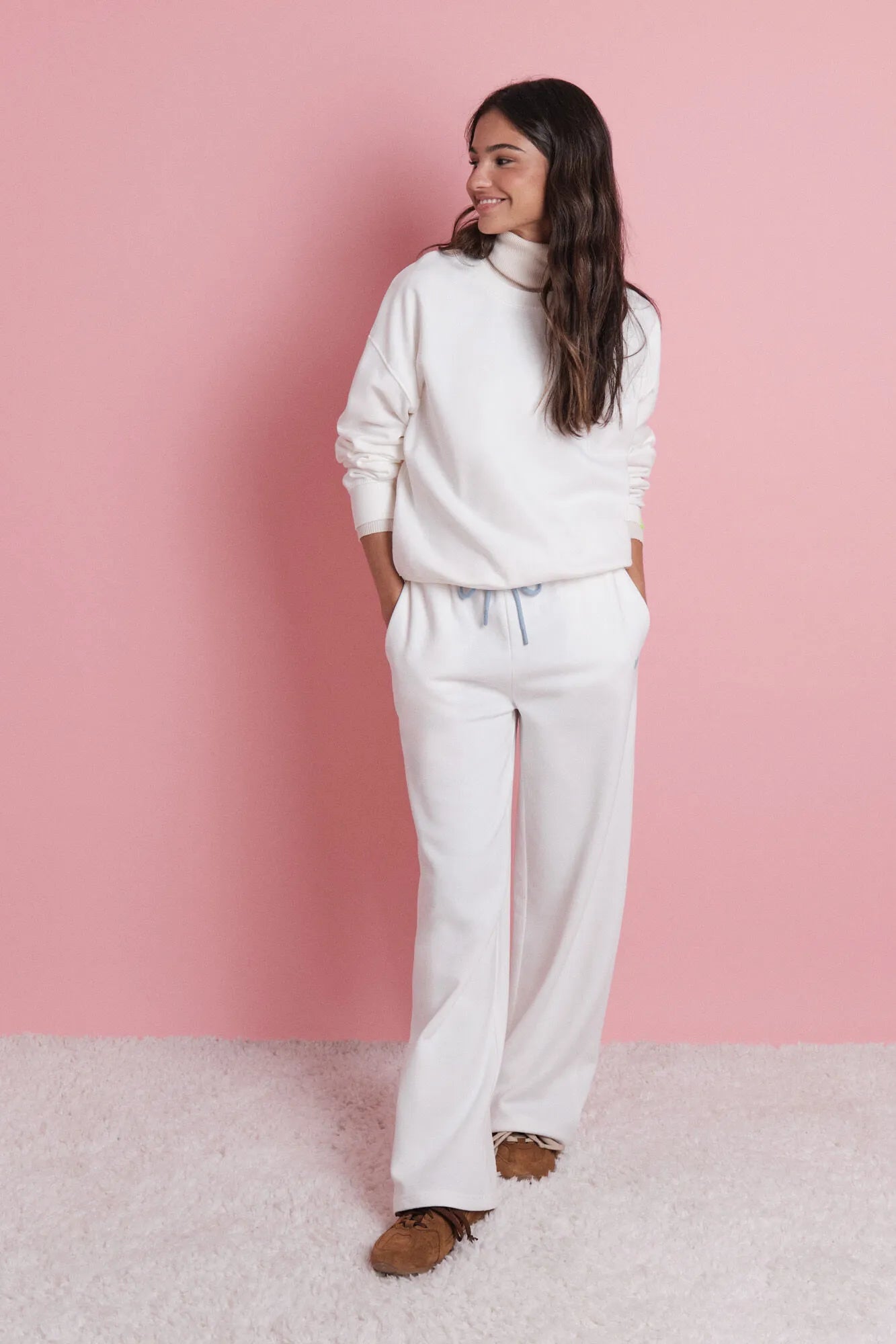 Women Secret_Ivory_White Fleece Sweatshirt with Logo_1692016_96_06