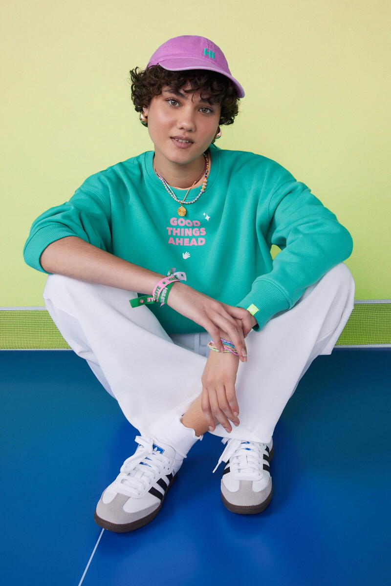 Sweatshirt With Graphic Design_1697113_21_05