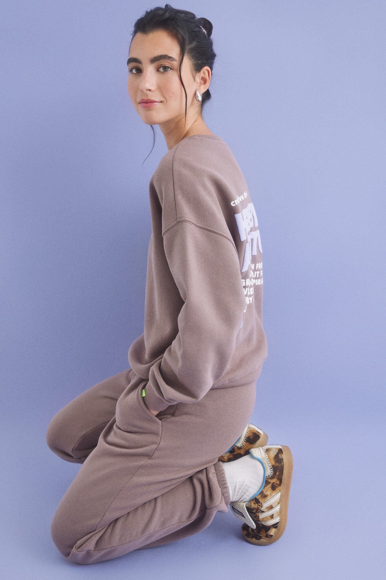 Brown Plush Sweatshirt Logo_04