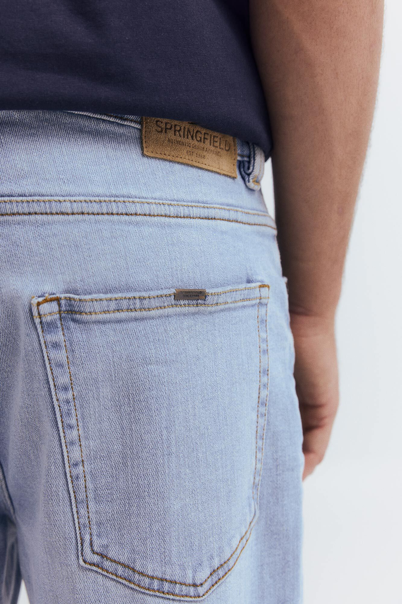 Springfield_Light_Blue_Light Wash Straight Fit Jeans_1752033_16_05