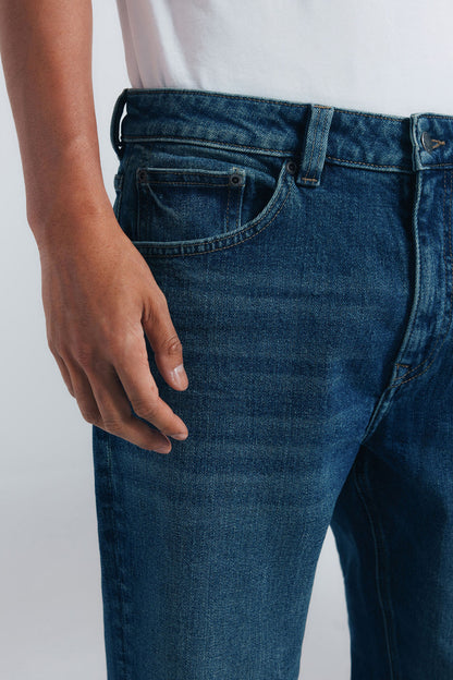 Springfield_Turquoise_Dark Wash Overdyed Straight Fit Jeans_1752034_87_06