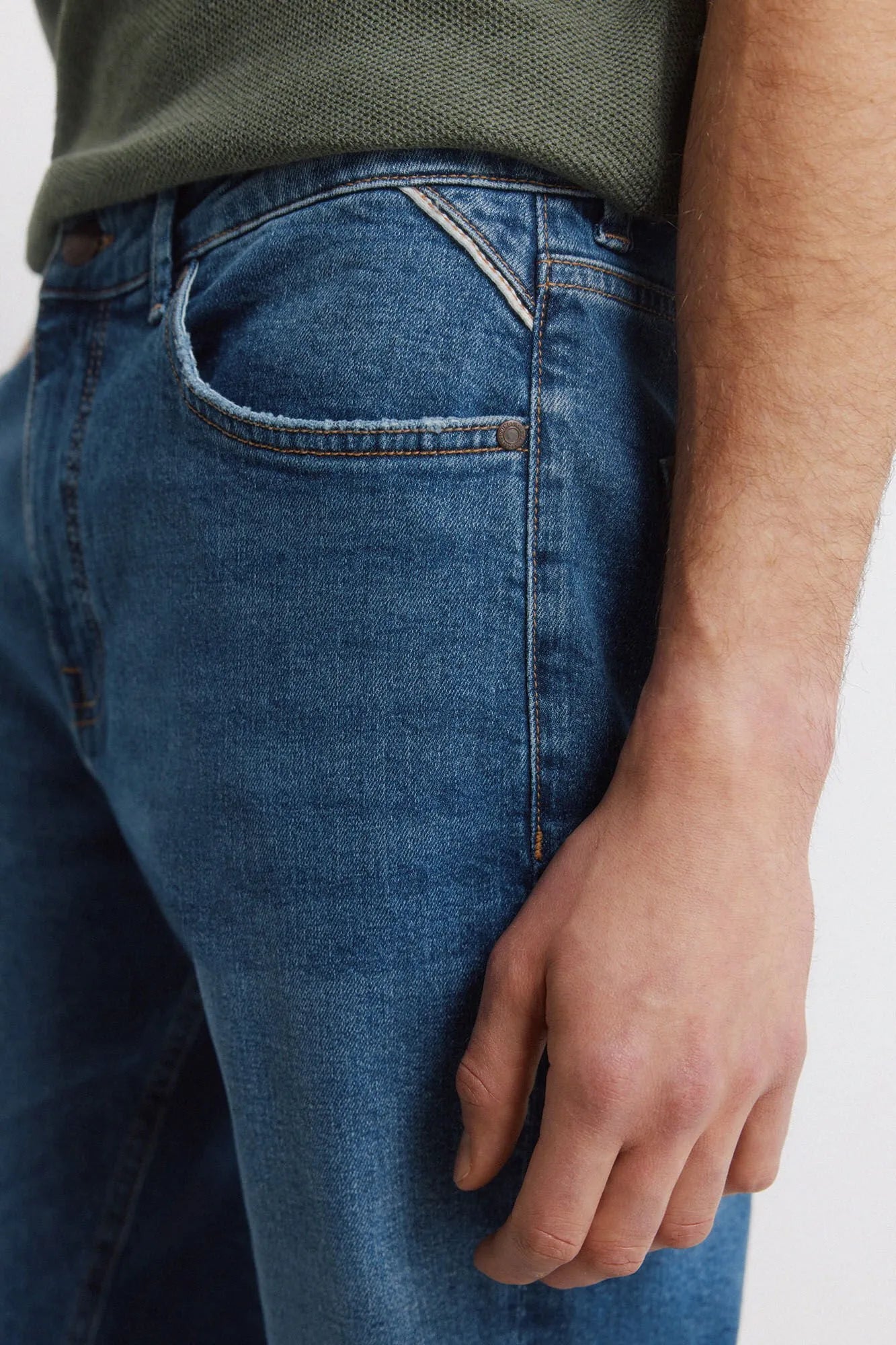 Springfield Blue Men Jeans Medium Wash Slim Fit SKU: 1753239_14 Image 04