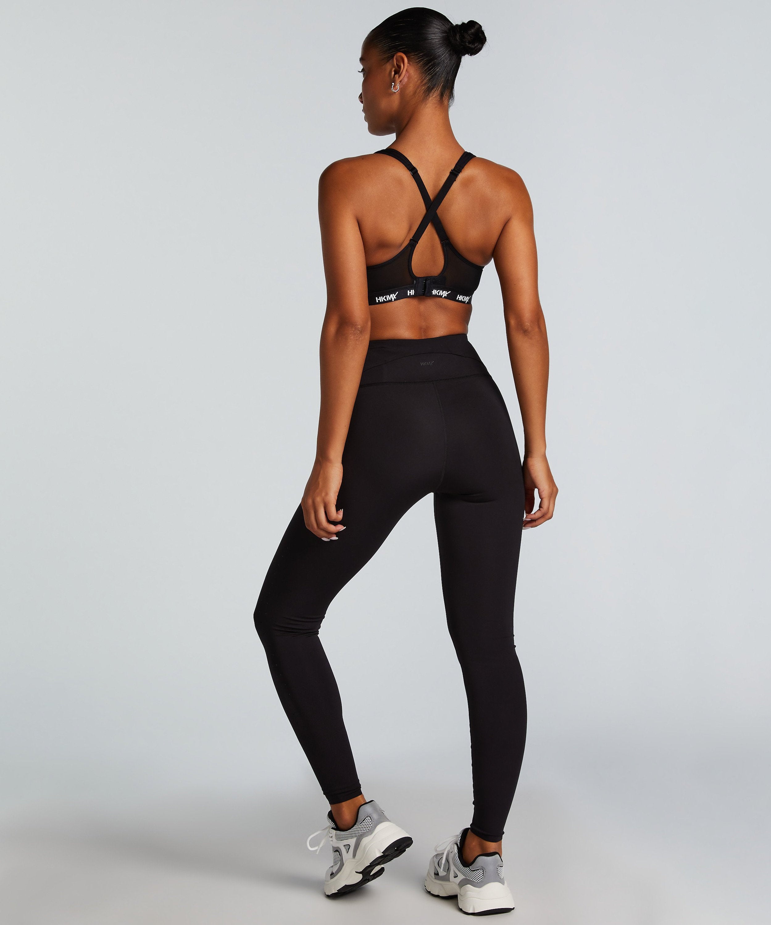 Hunkemoller_HKMX Sports Bra The ALL STAR Level 2 in Different Cup Sizes_175964_Black_04