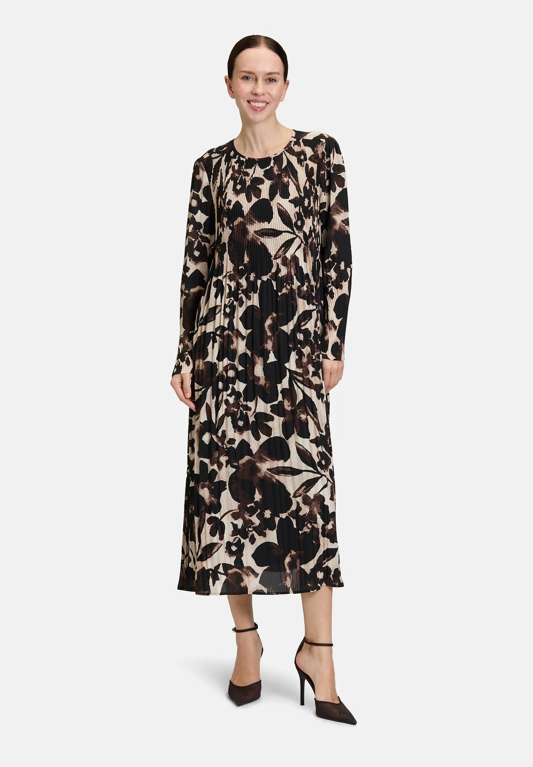 Betty Barclay_Beige/Brown_Pleated Dress Long Sleeves_1789-1623_7875_01