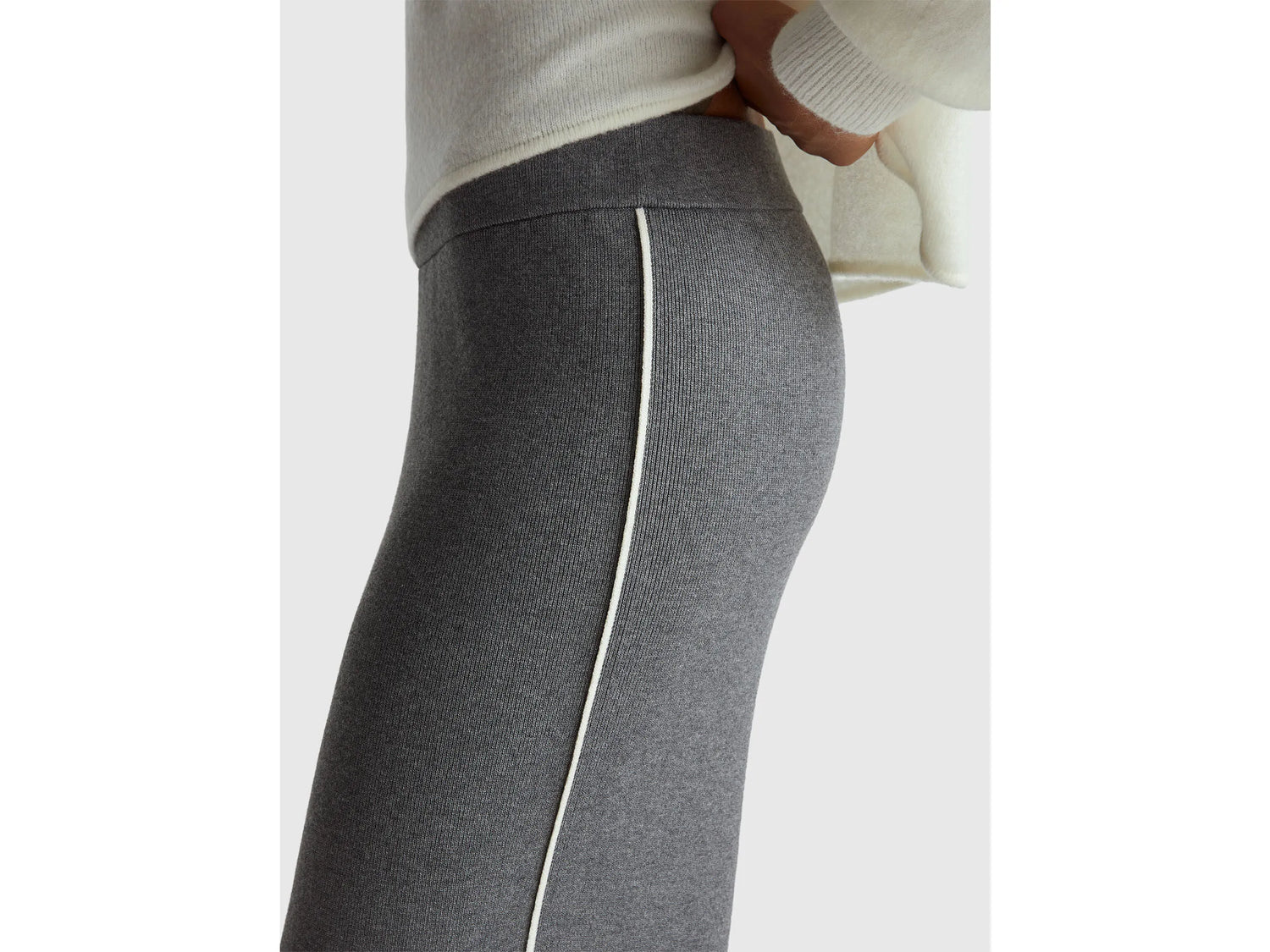 Benetton_Dark Gray_Palazzo Trousers in Viscose Blend_17Q3DF013_507_04