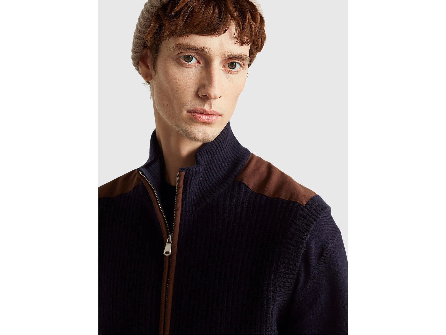 Benetton_Dark Blue_Vest with Zip in Wool Blend_18AYU501A_3C1_04