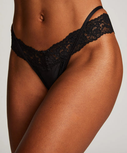Hunkemoller Black Women Elliena Extra Low V Thong SKU: 194040_Black Image 02