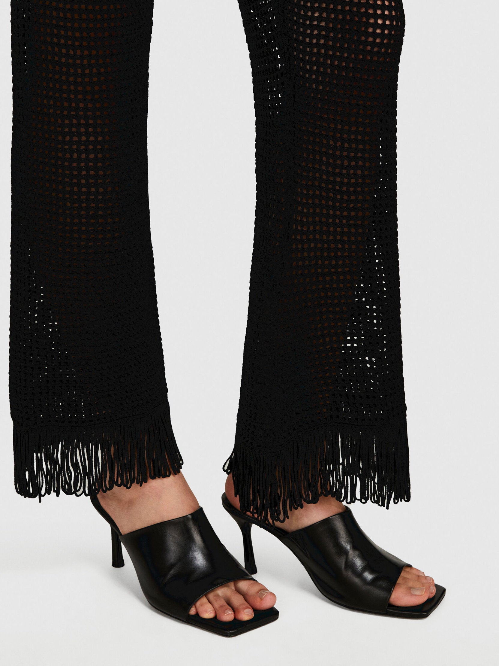 Perforated Trousers With Fringe_196PMF008_100_05