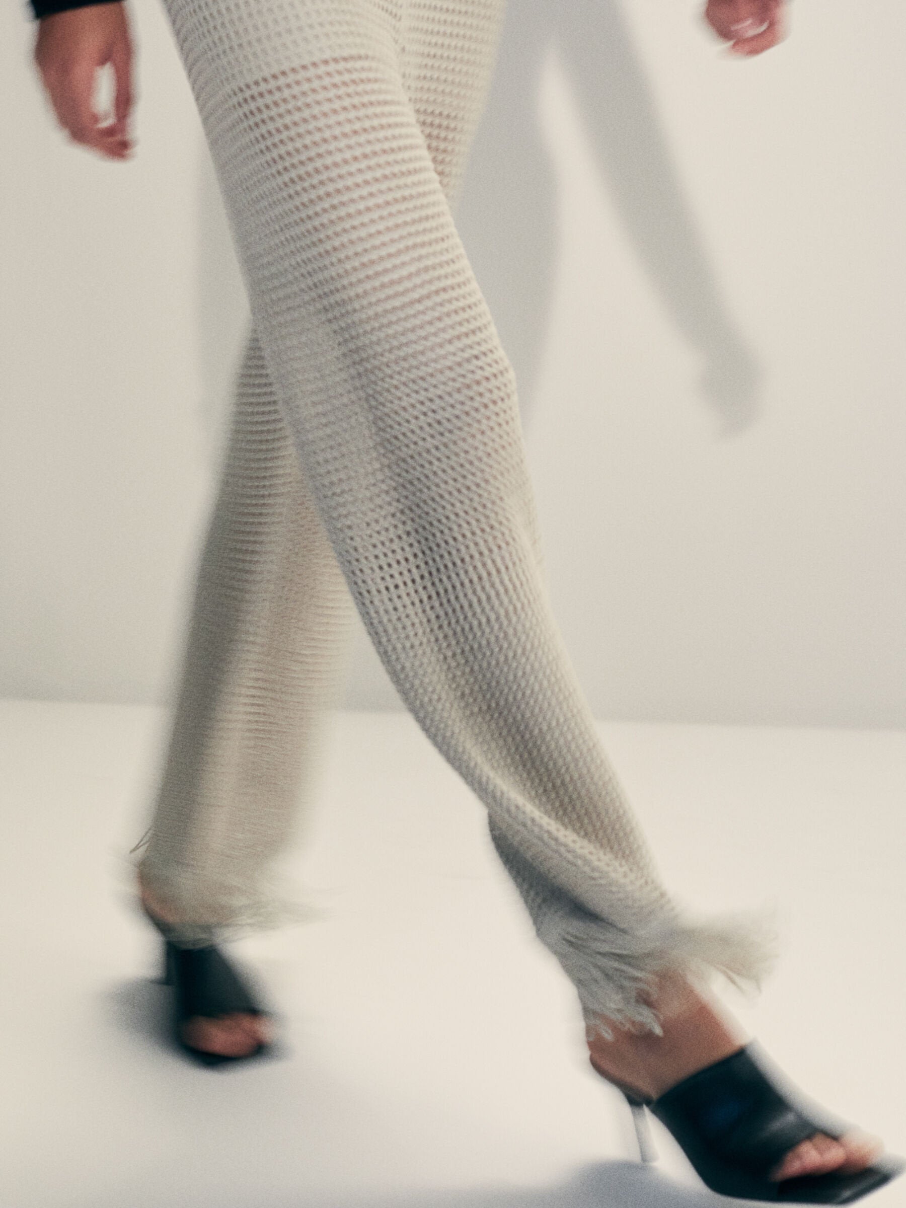 Perforated Trousers With Fringe_196PMF008_38U_07