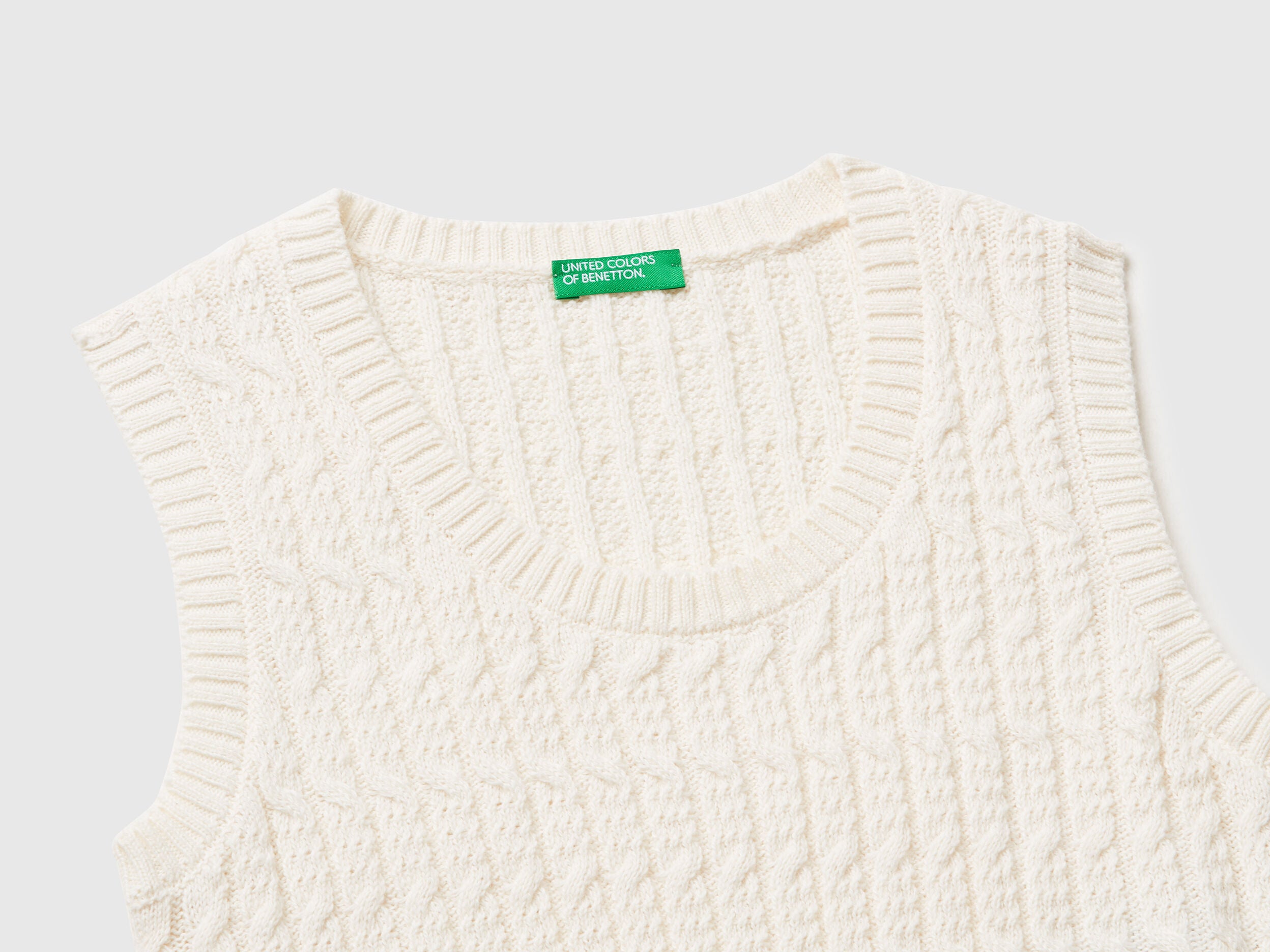 Benetton_Creamy White_Knit Vest with Cables_1D32C108Y_0R2_03
