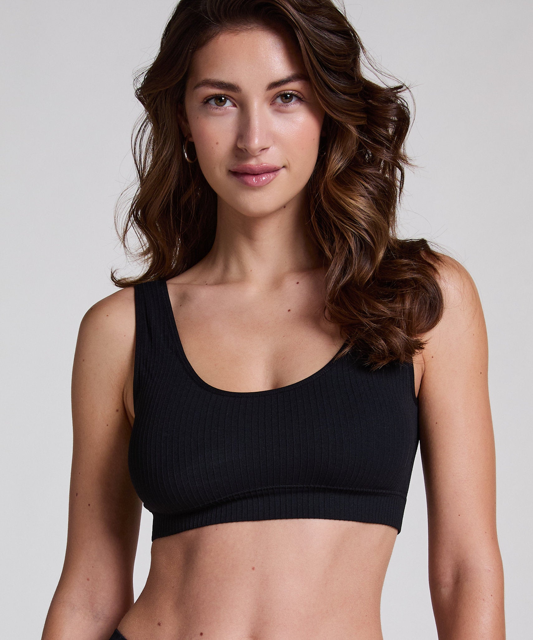 Hunkemoller_Dianne Scoop Bralette - Black_200273_Caviar_02