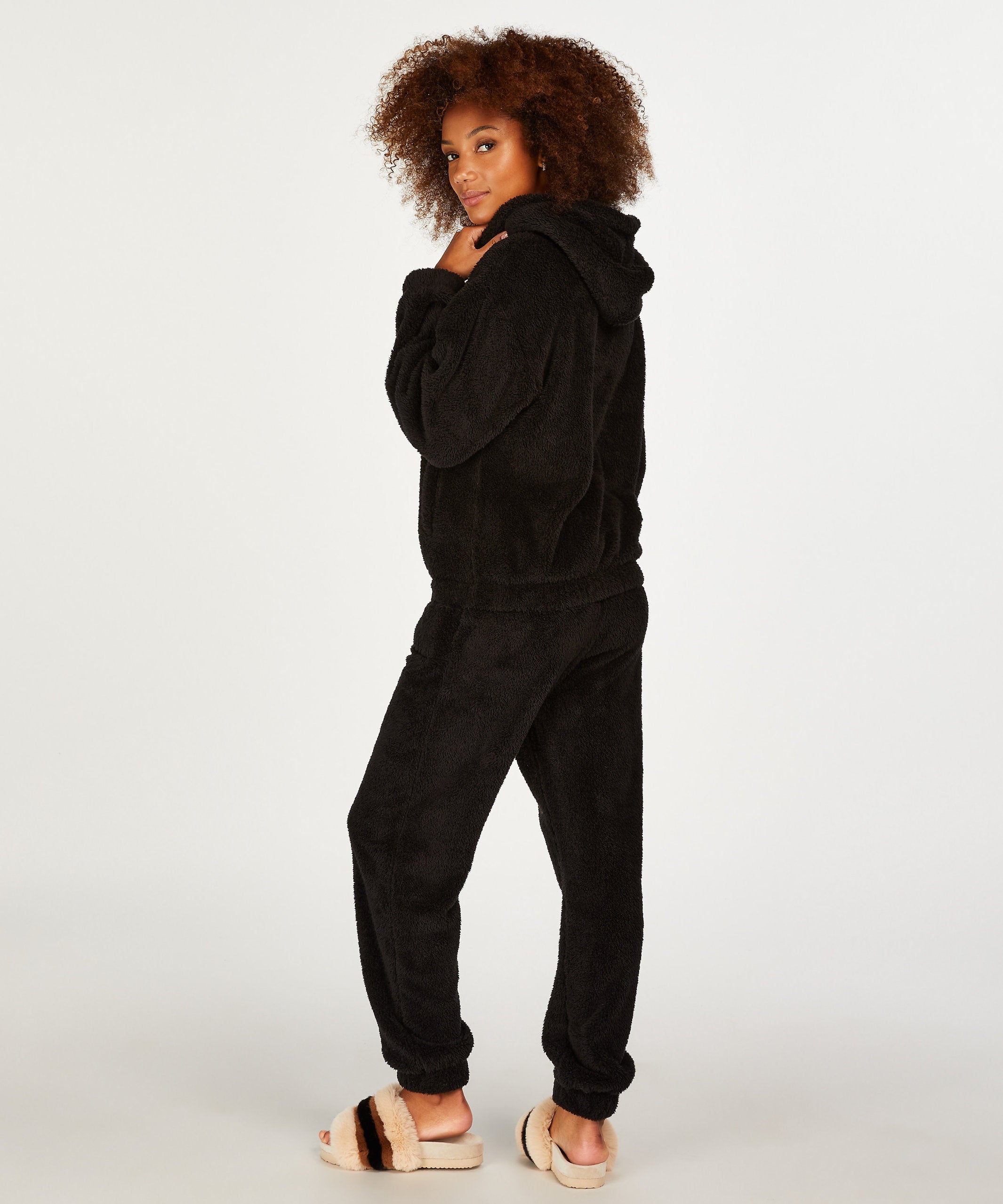 Jogger Fleece Snuggle Pockets_200371_Black_03