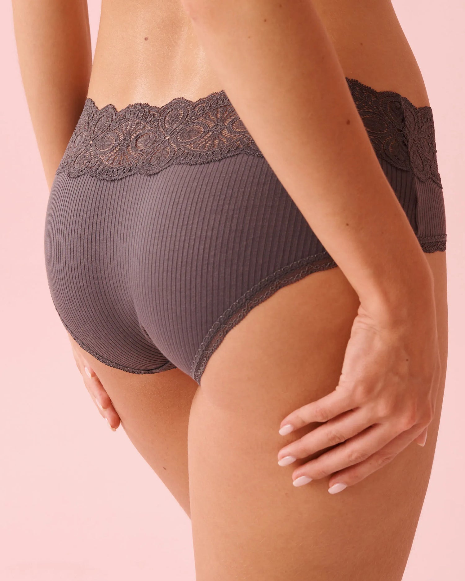 La Vie en Rose_Magnet_Lace Trim Ribbed Hiphugger Panty_20100712_00016_02