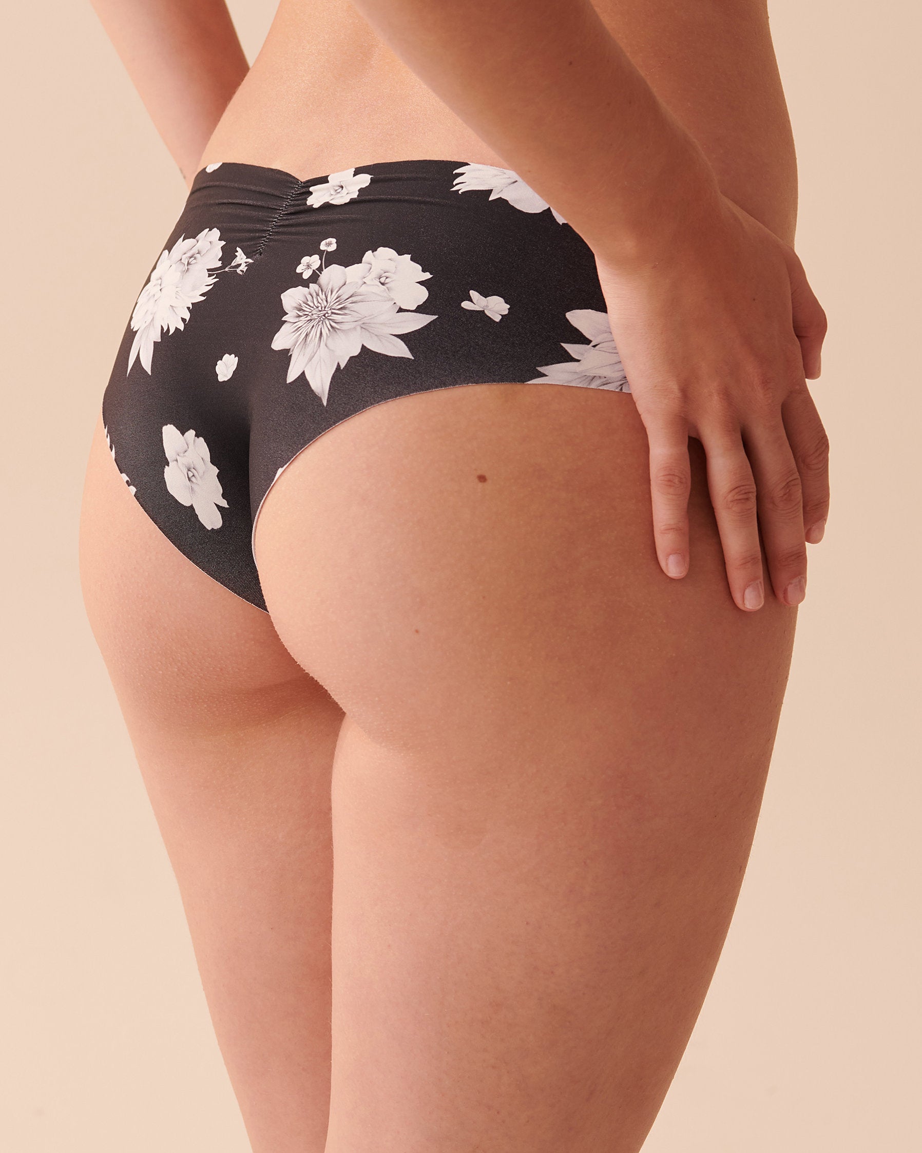 Micro Befree Cheeky Briefs_20200443_P00318_02