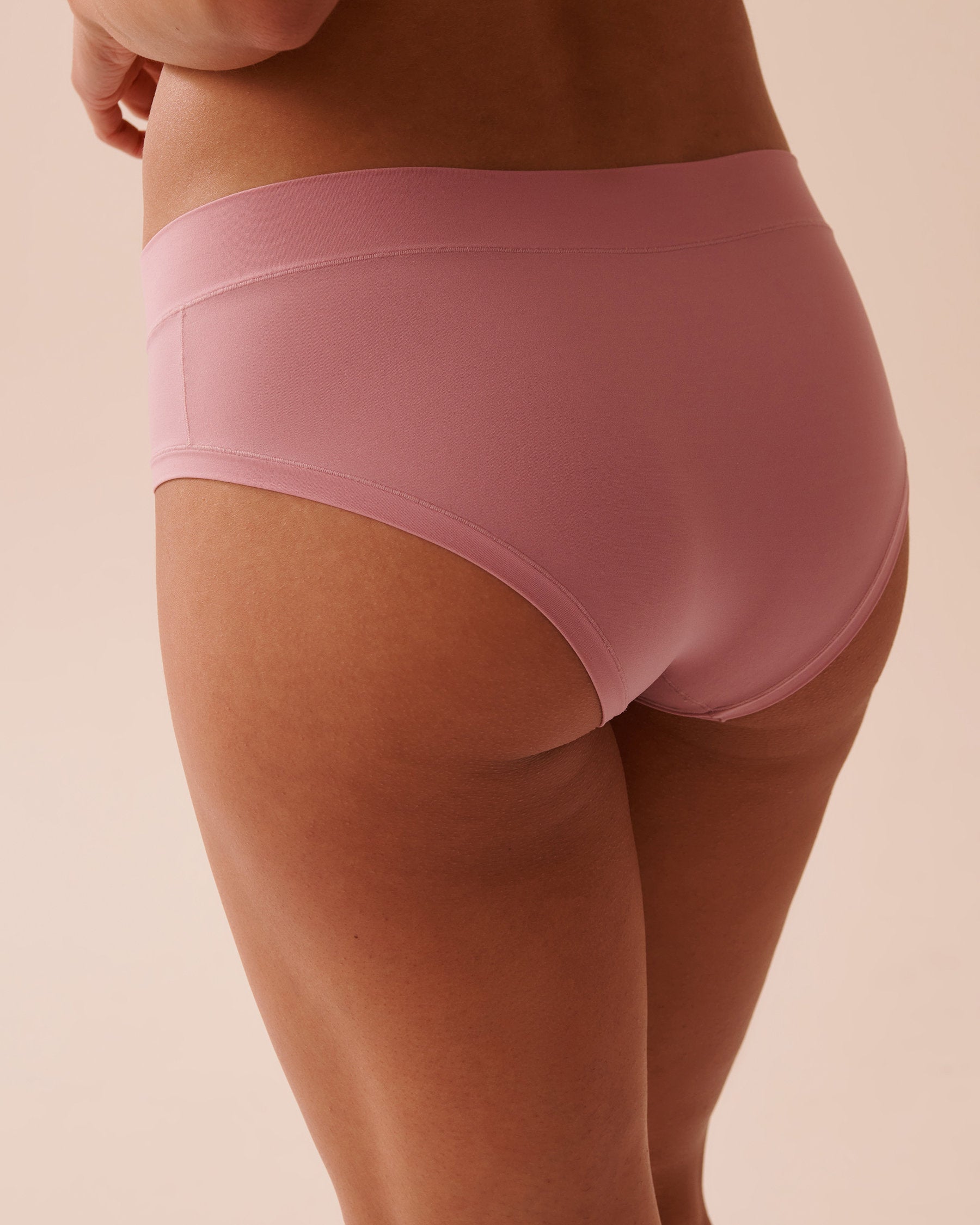 La Vie en Rose_Perfect Fit Hiphugger Panty_20200584_60077_02