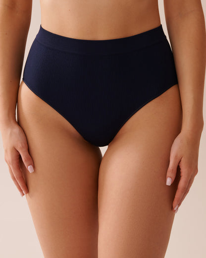 La Vie en Rose_Seamless Fabric Ribbed High Waist Bikini Panty_20200593_40099_01