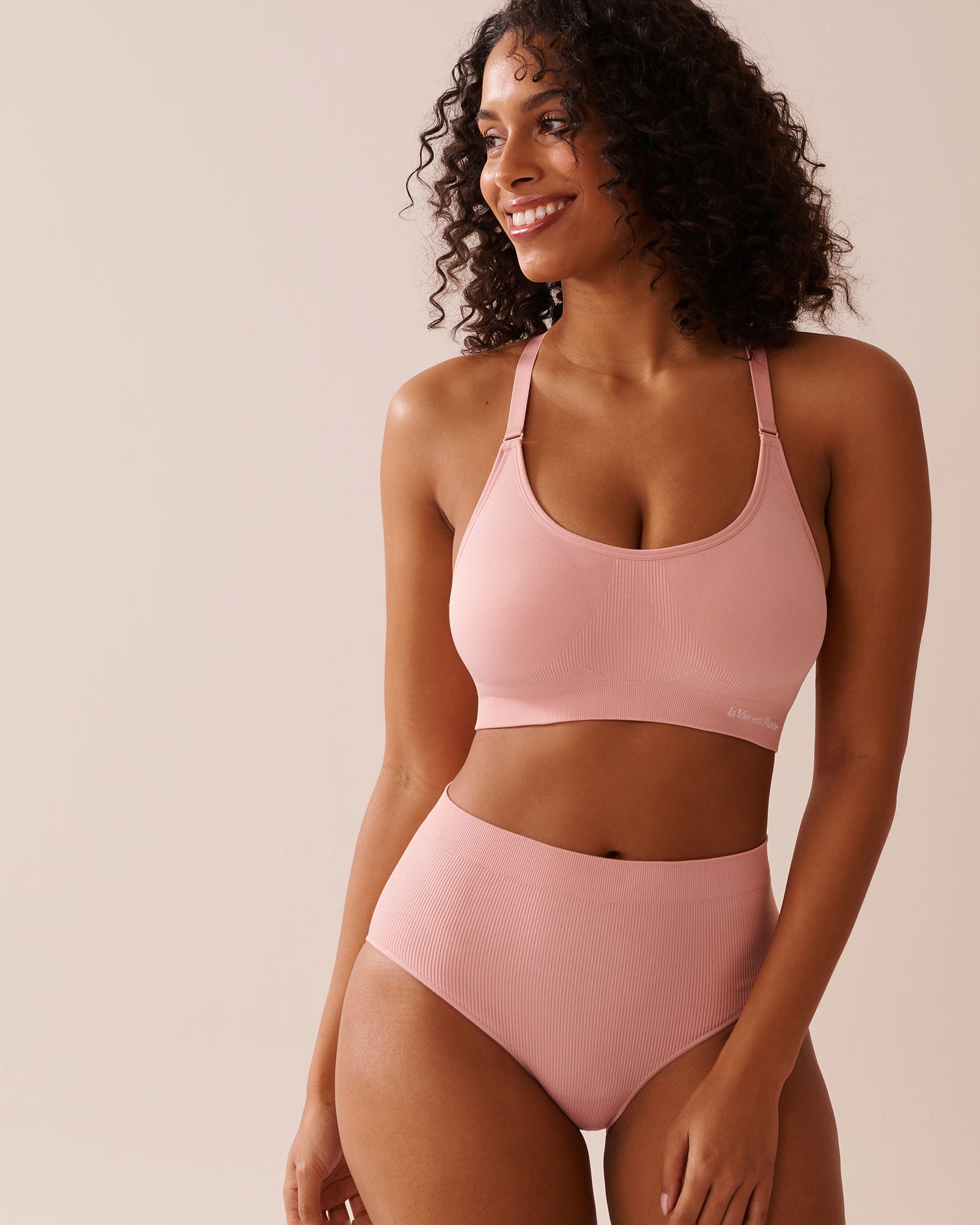 La Vie en Rose_Seamless Fabric Ribbed High Waist Bikini Panty_20200593_60134_03