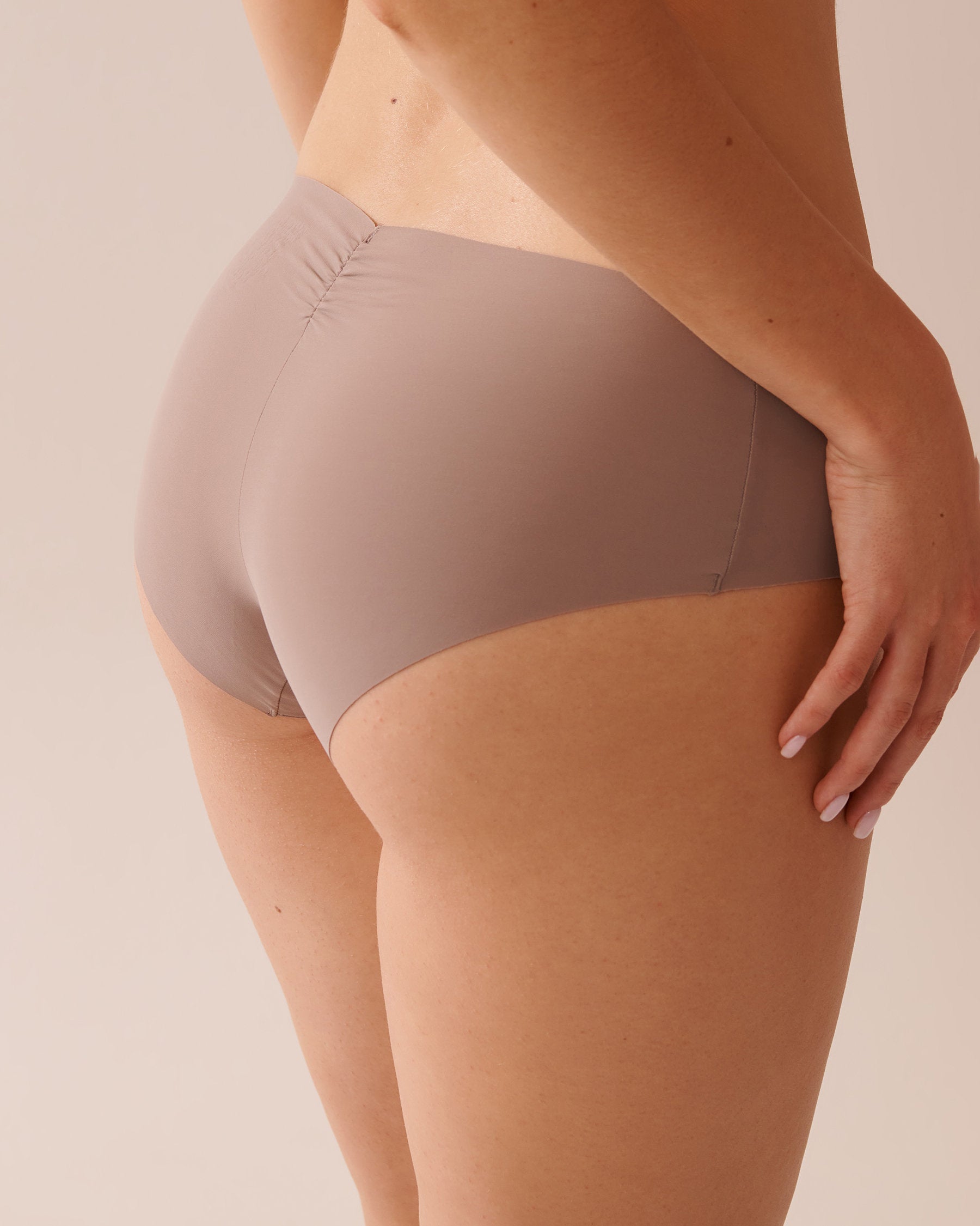 La Vie en Rose_Microfiber Invisible Hiphugger Panty_20200603_00011_02