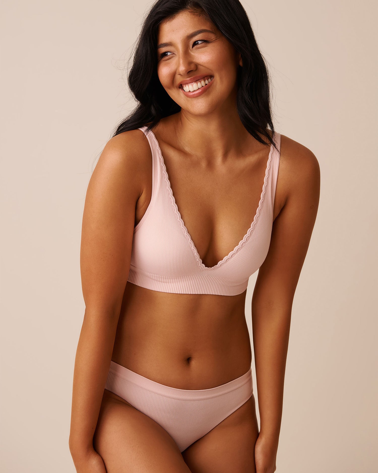 La Vie en Rose_Lotus_Seamless Fabric Ribbed Bikini Panty_20200667_60021_03