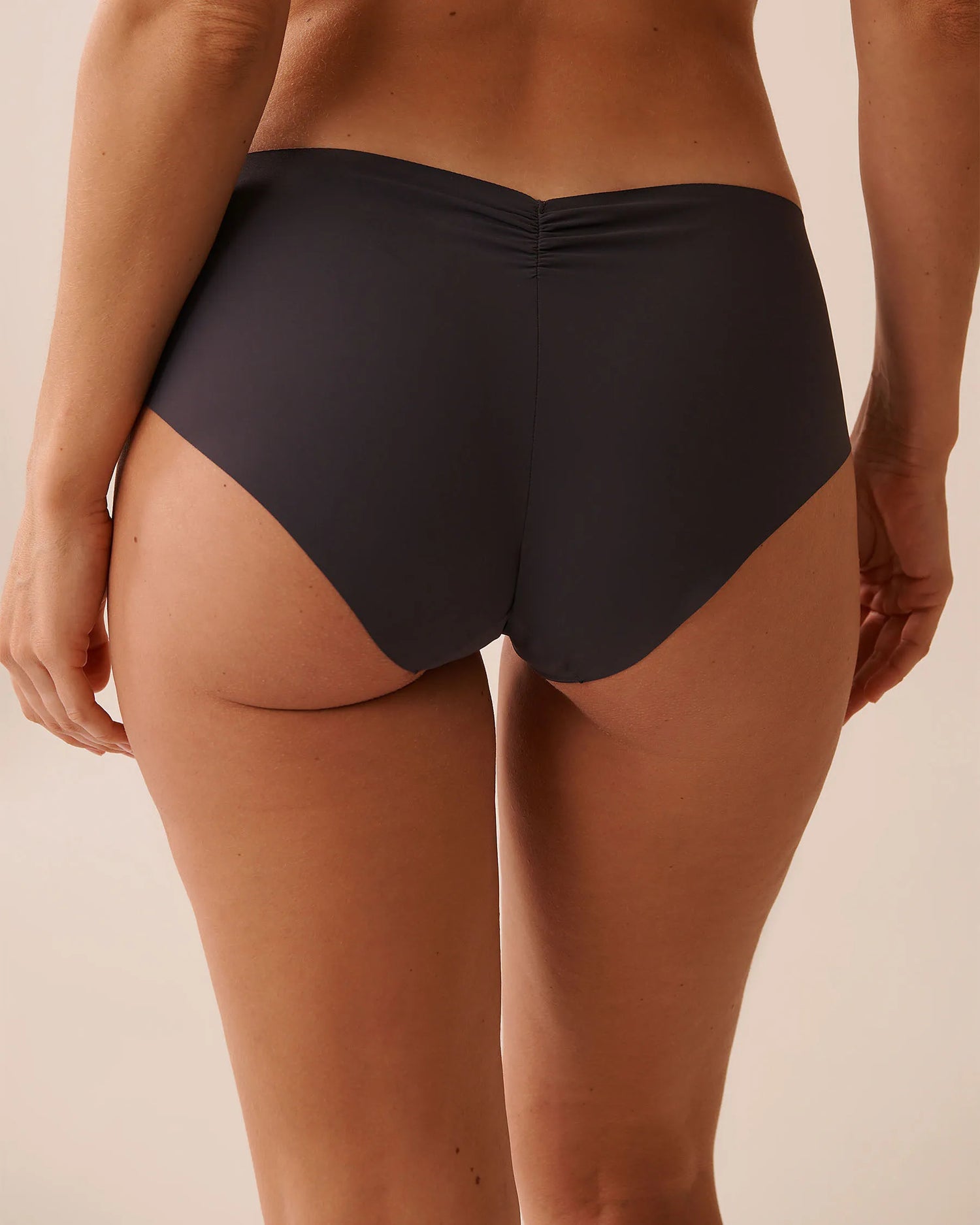 La Vie en Rose_Periscope_Microfiber Invisible Hiphugger Panty_20200681_00049_02