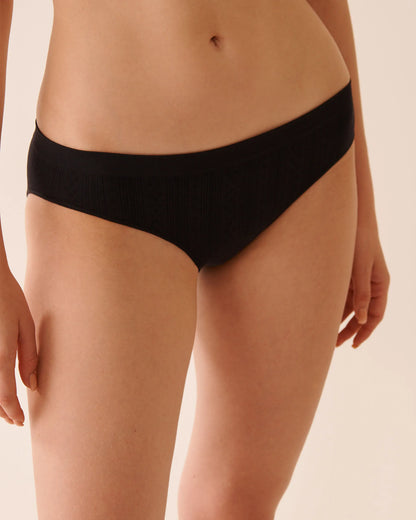 La Vie en Rose_Black Beauty_Seamless Fabric Pointelle Bikini Panty_20200710_00001_01