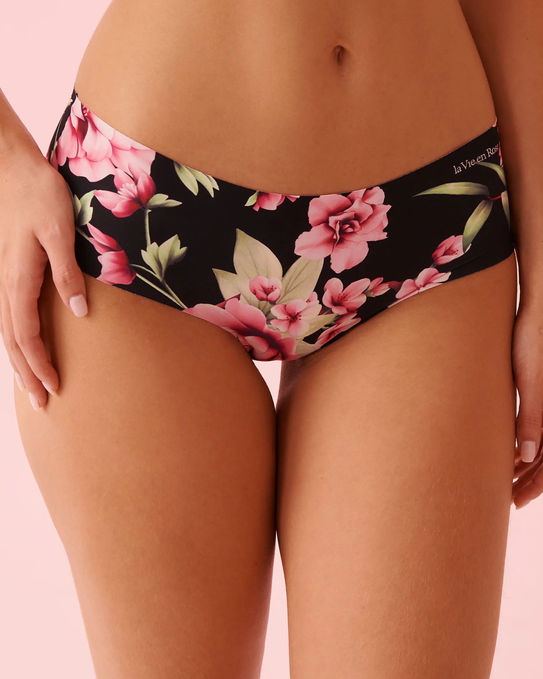 La Vie en Rose_Black &amp; Pink Flowers_Microfiber Invisible Hiphugger Panty_20200745_P00489_01